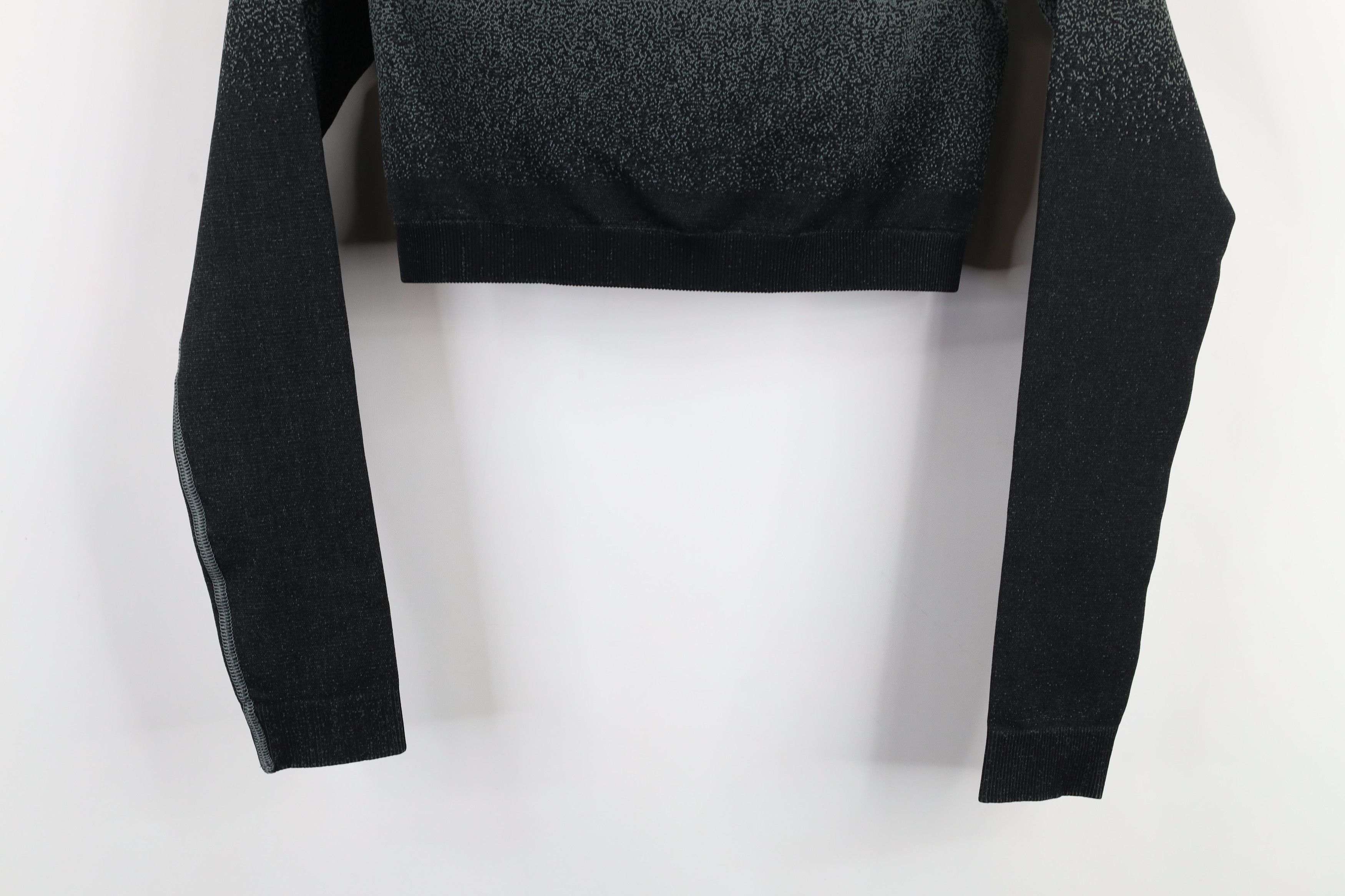 Gymshark × Vintage Gymshark Cropped Seamless Long Sleeve Workout Gym Sweater Size M / US 6-8 / IT 42-44 - 3 Thumbnail