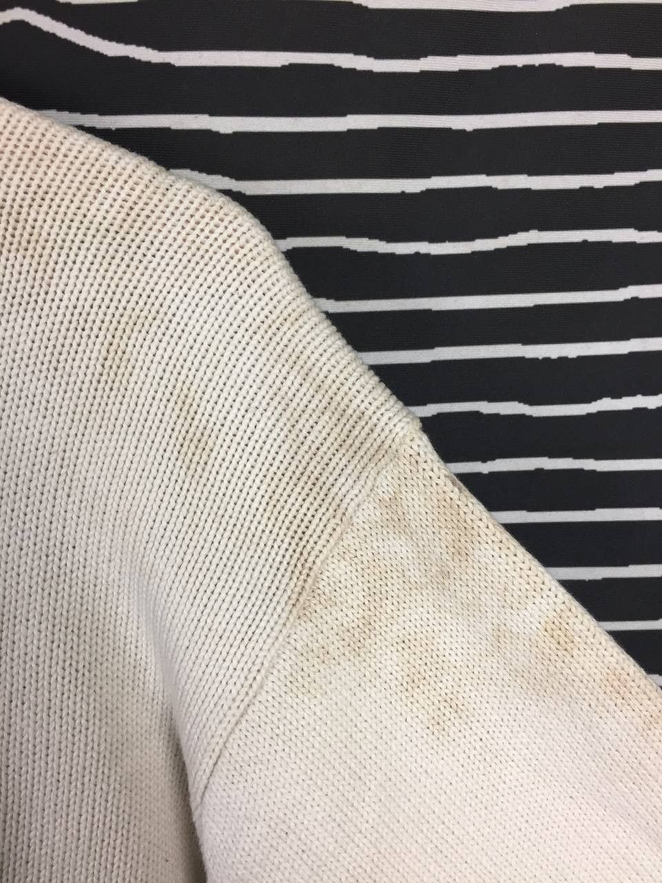 Polo Ralph Lauren Distressed Polo Ralph Lauren Cropped Fit V-Neck Knit Sweater Size US M / EU 48-50 / 2 - 13 Thumbnail