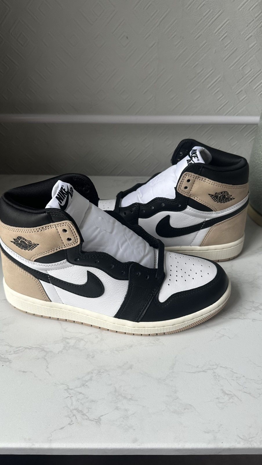 Jordan Brand × Nike Nike Air Jordan 1 High Latte - W Size UK 5 / US 7.5 - DS Size US 7.5 / IT 37.5 - 1 Thumbnail