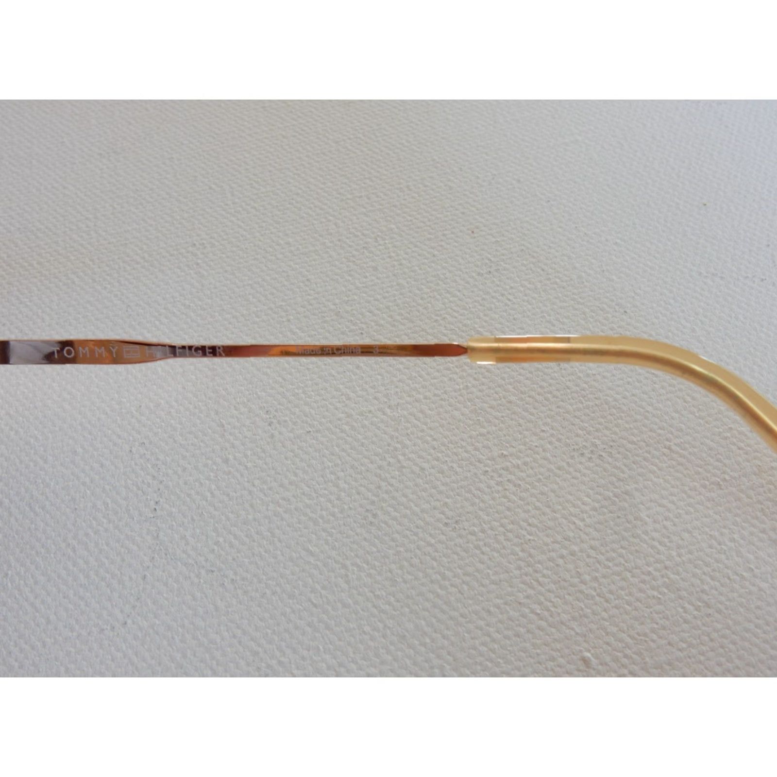 Tommy Hilfiger VINTAGE Tommy Hilfiger Sunglasses Women Keyhole Frame Gold 45x17mm Size ONE SIZE - 6 Thumbnail