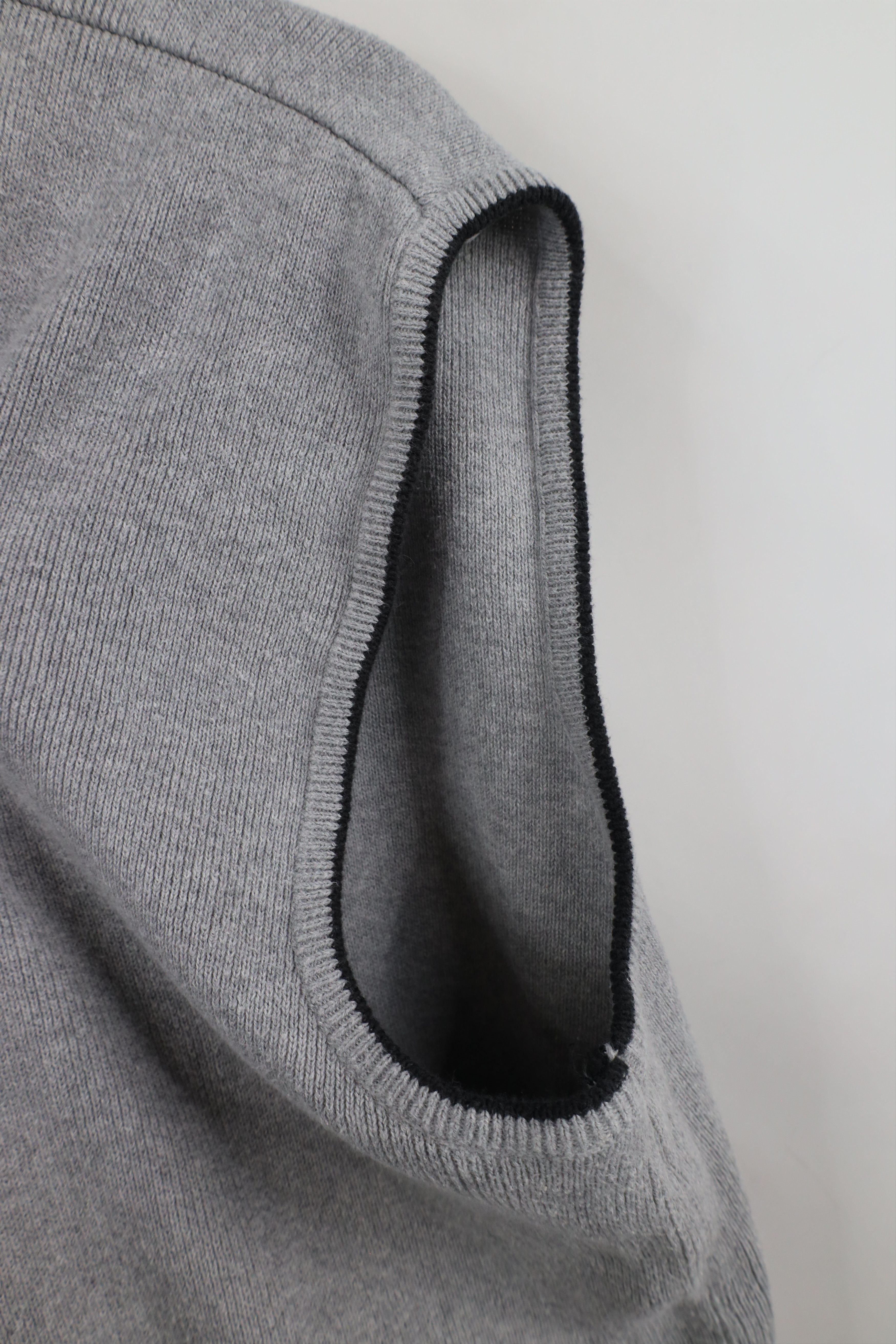 Vintage Vintage 90s Streetwear Ribbed Knit V-Neck Sweater Vest Gray Size US XL / EU 56 / 4 - 5 Thumbnail