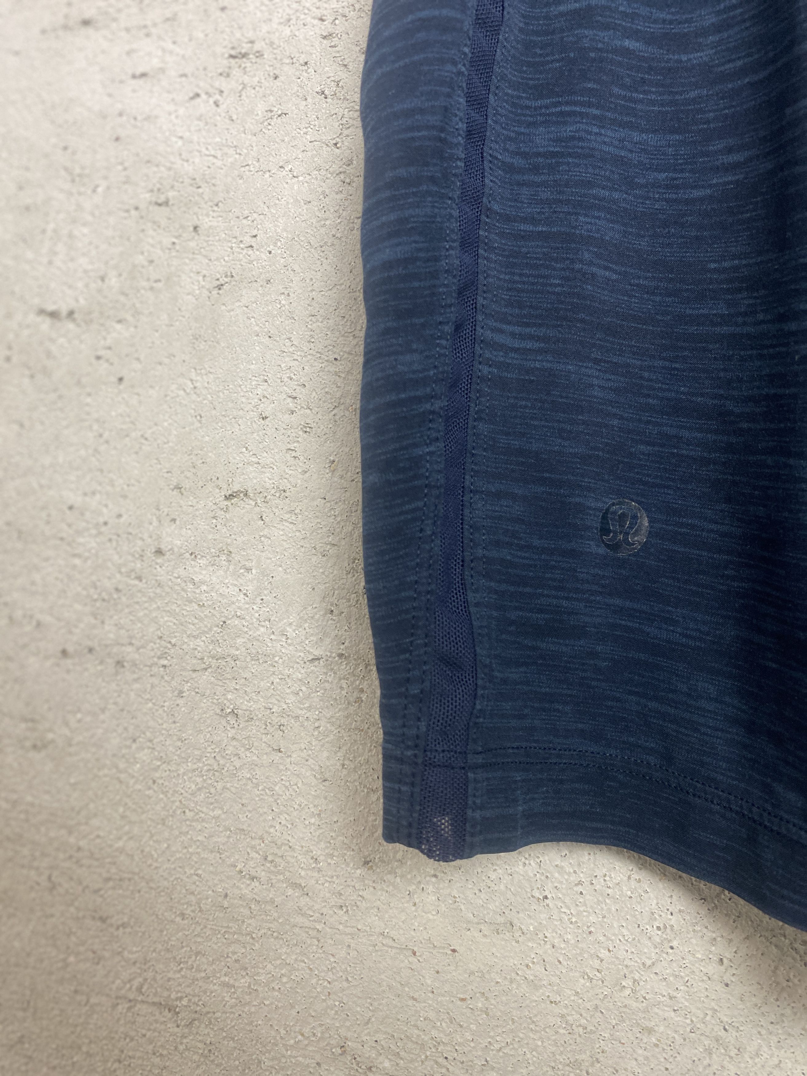 Lululemon Lululemon navy shorts sport gym Size US 34 / EU 50 - 3 Thumbnail
