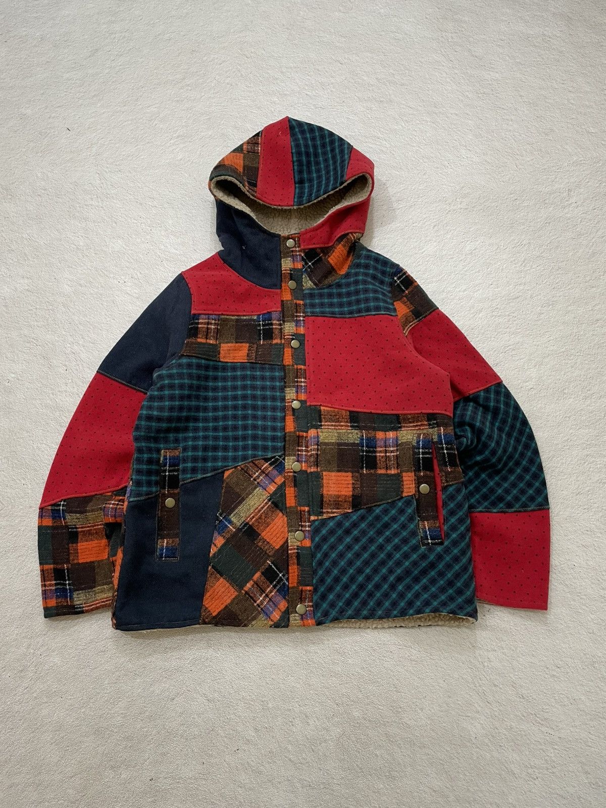 Japanese Brand 2000s Japanese Patchwork Hooded Sherpa Jacket Multi Plaid Size US M / EU 48-50 / 2 - 1 Thumbnail