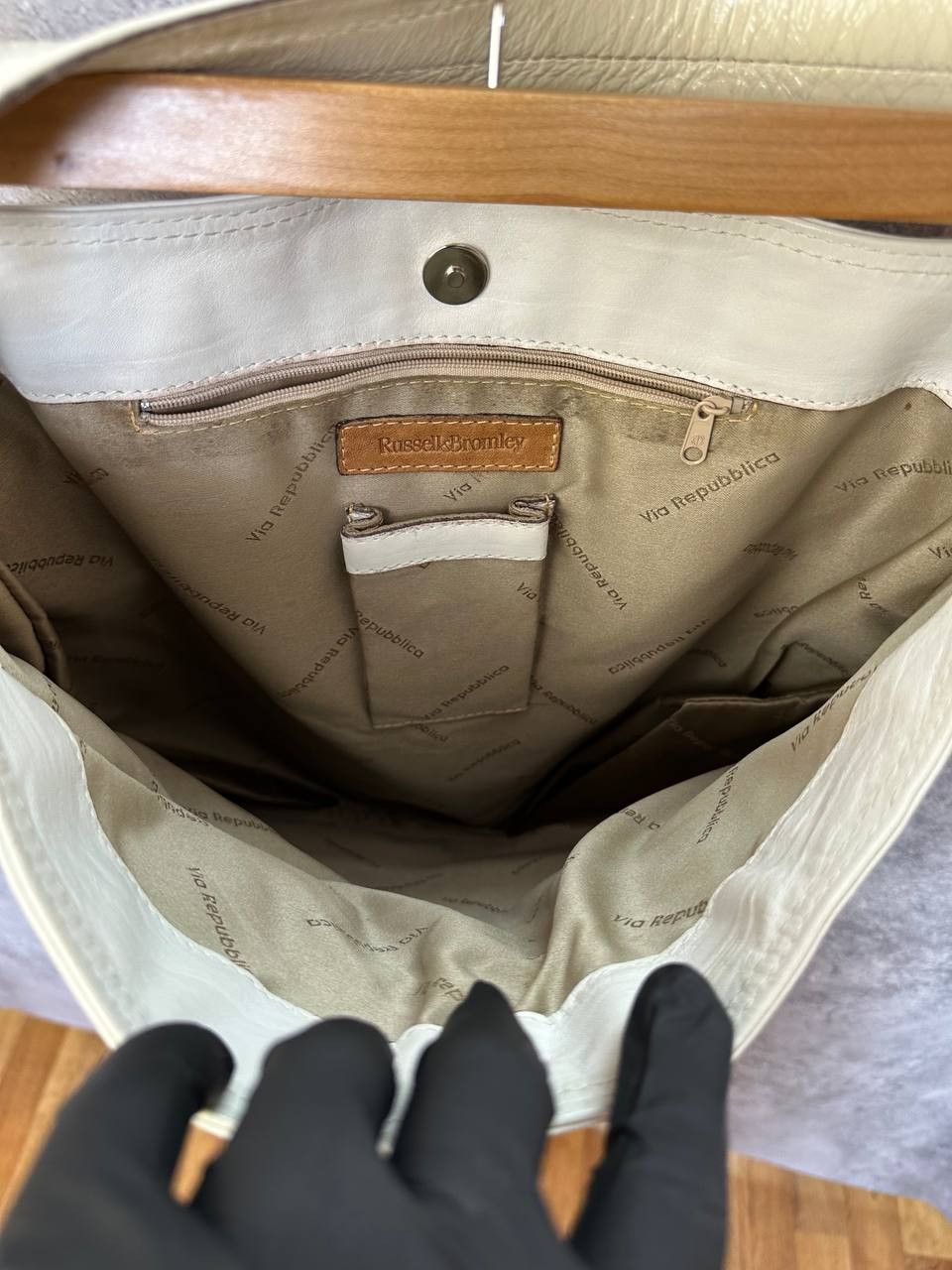 Russell & Bromley Russell & Bromley Leather Shoulder Tote Bag Buckle Size ONE SIZE - 13 Thumbnail