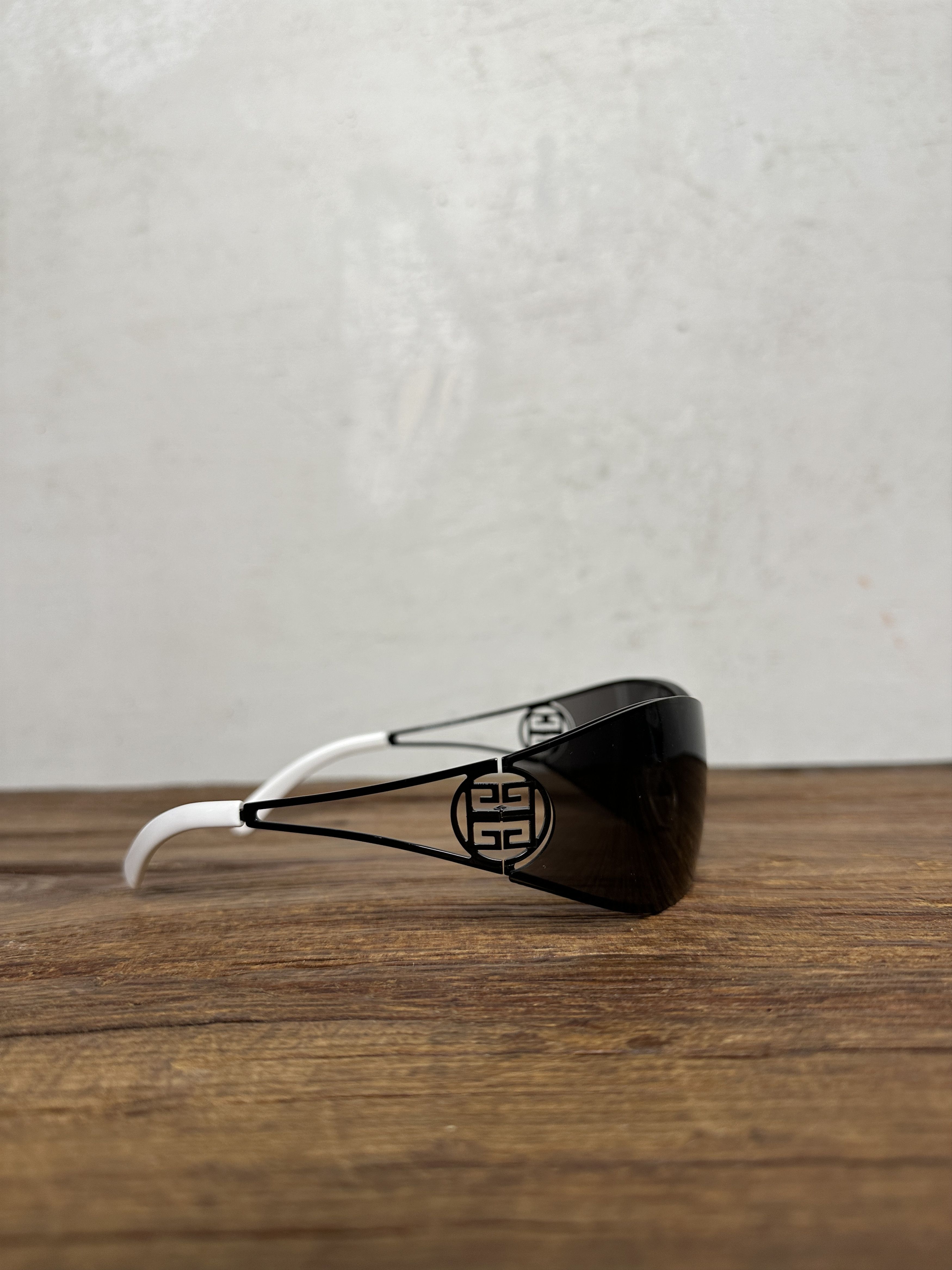 Givenchy Givenchy Vintage Sunglasses Size ONE SIZE - 3 Thumbnail