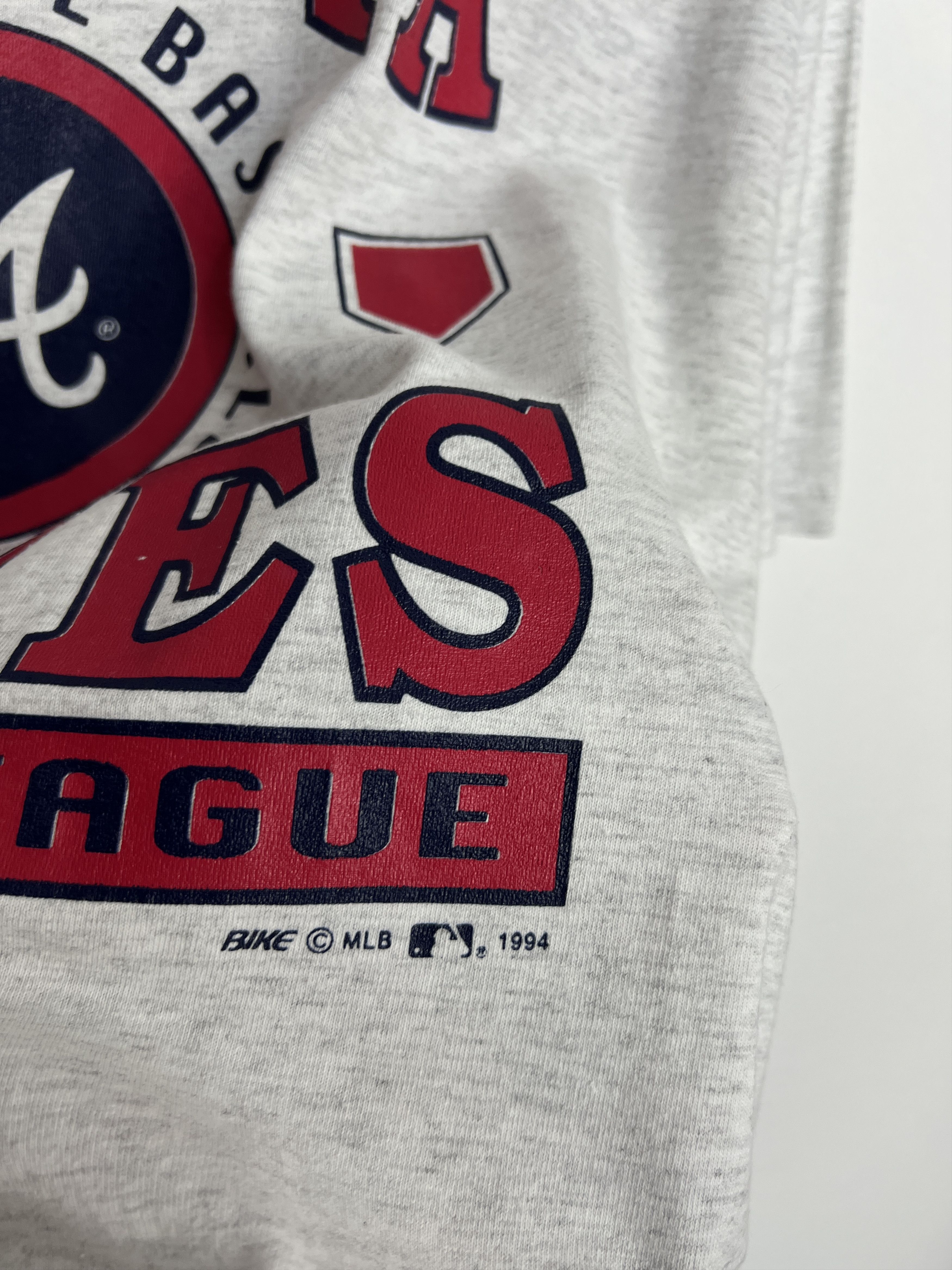 Vintage Vintage Atlanta Braves MLB Tee Shirt Over Print Logo Rare Size US XL / EU 56 / 4 - 4 Thumbnail