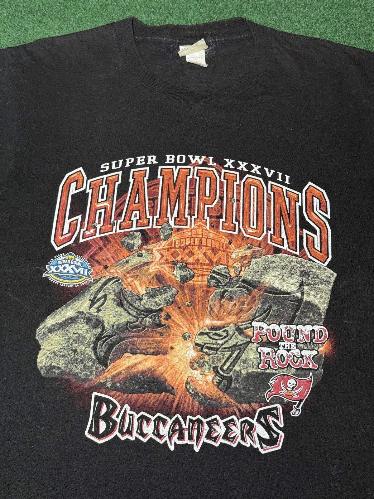 Vintage Vintage Tampa Bay Buccaneers Super Bowl Champions T Shirt Size US M / EU 48-50 / 2 - 2 Thumbnail
