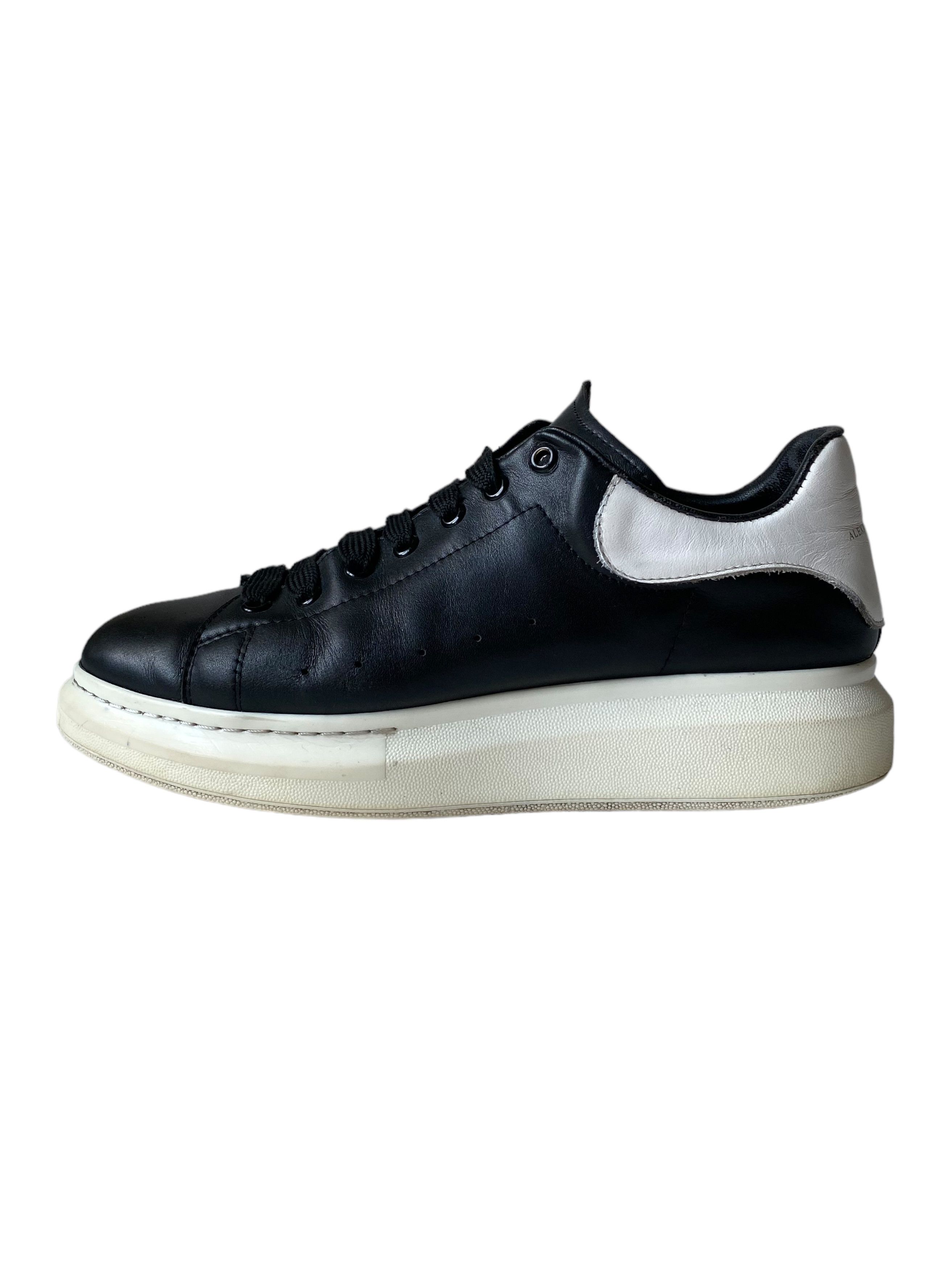 Alexander McQueen Alexander McQueen Oversized Sneakers Size US 9 / EU 42 - 4 Thumbnail
