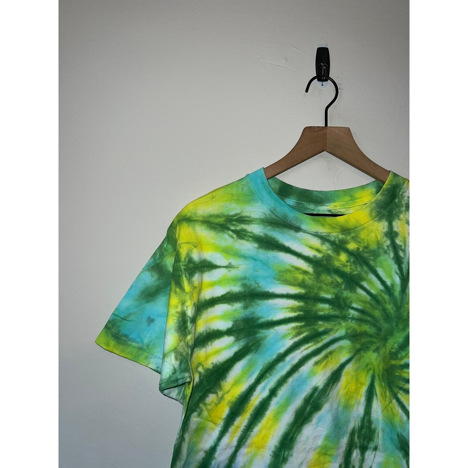 Vintage Vintage Green Spiral Tie Dye Shirt Blank Shirt Tee VTG M Size US M / EU 48-50 / 2 - 3 Thumbnail