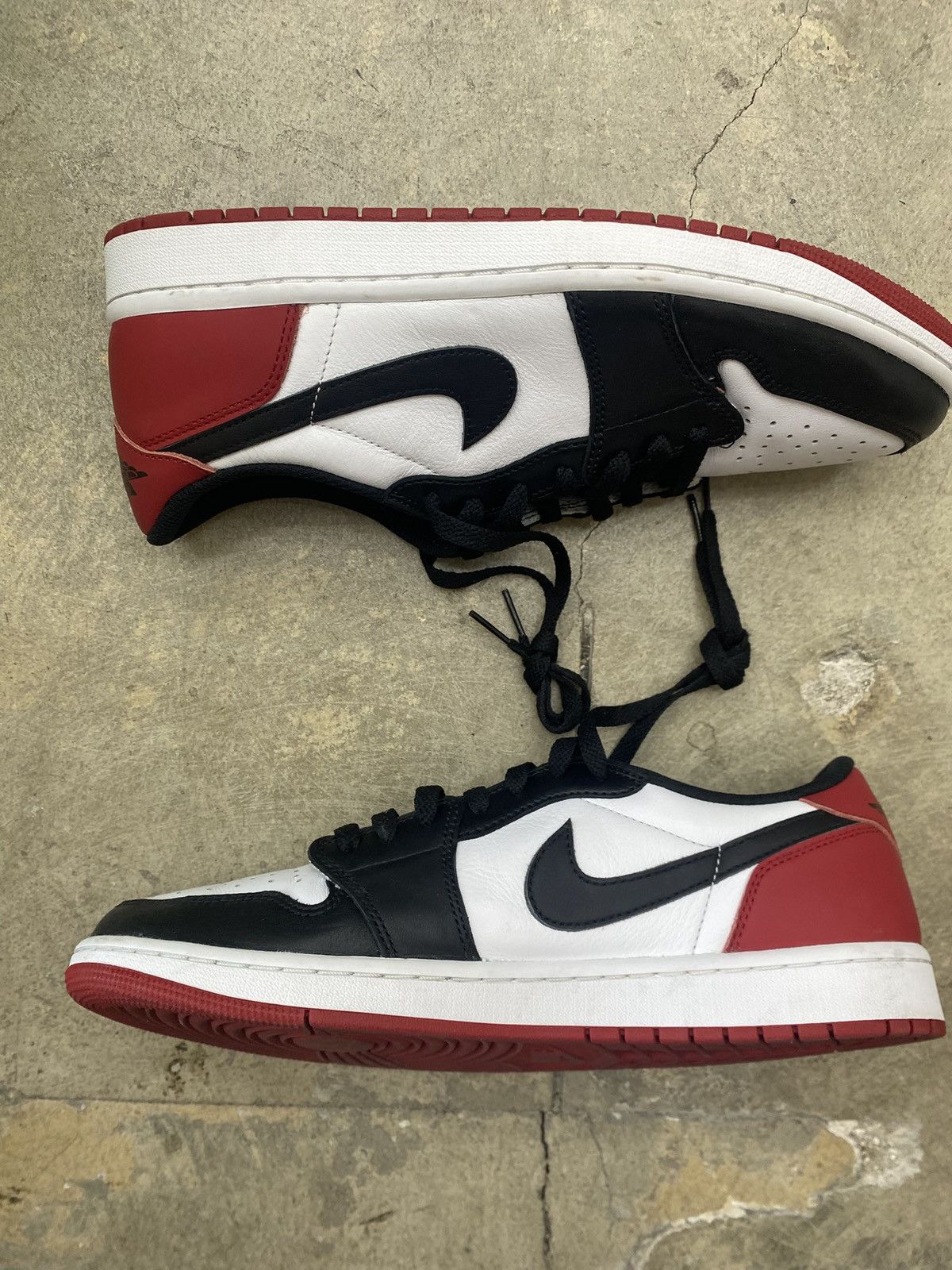 Jordan Brand Jordan 1 Low Black Toe Size US 10.5 / EU 43-44 - 1 Thumbnail