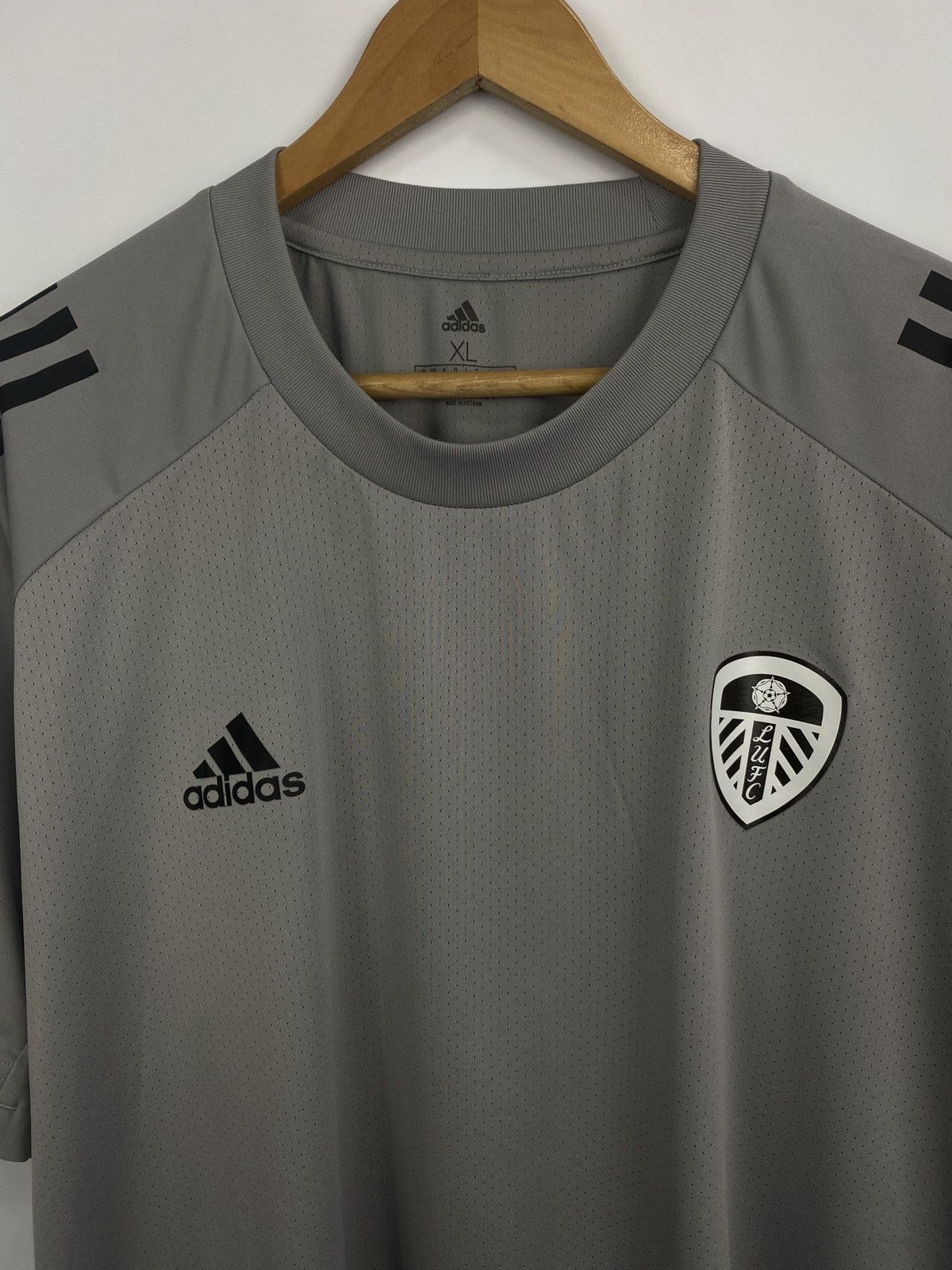Adidas 🏴󠁧󠁢󠁥󠁮󠁧󠁿 Y2K 2020 Adidas Leeds United LUFC Soccer Jersey Blokecore Size US XL / EU 56 / 4 - 4 Thumbnail