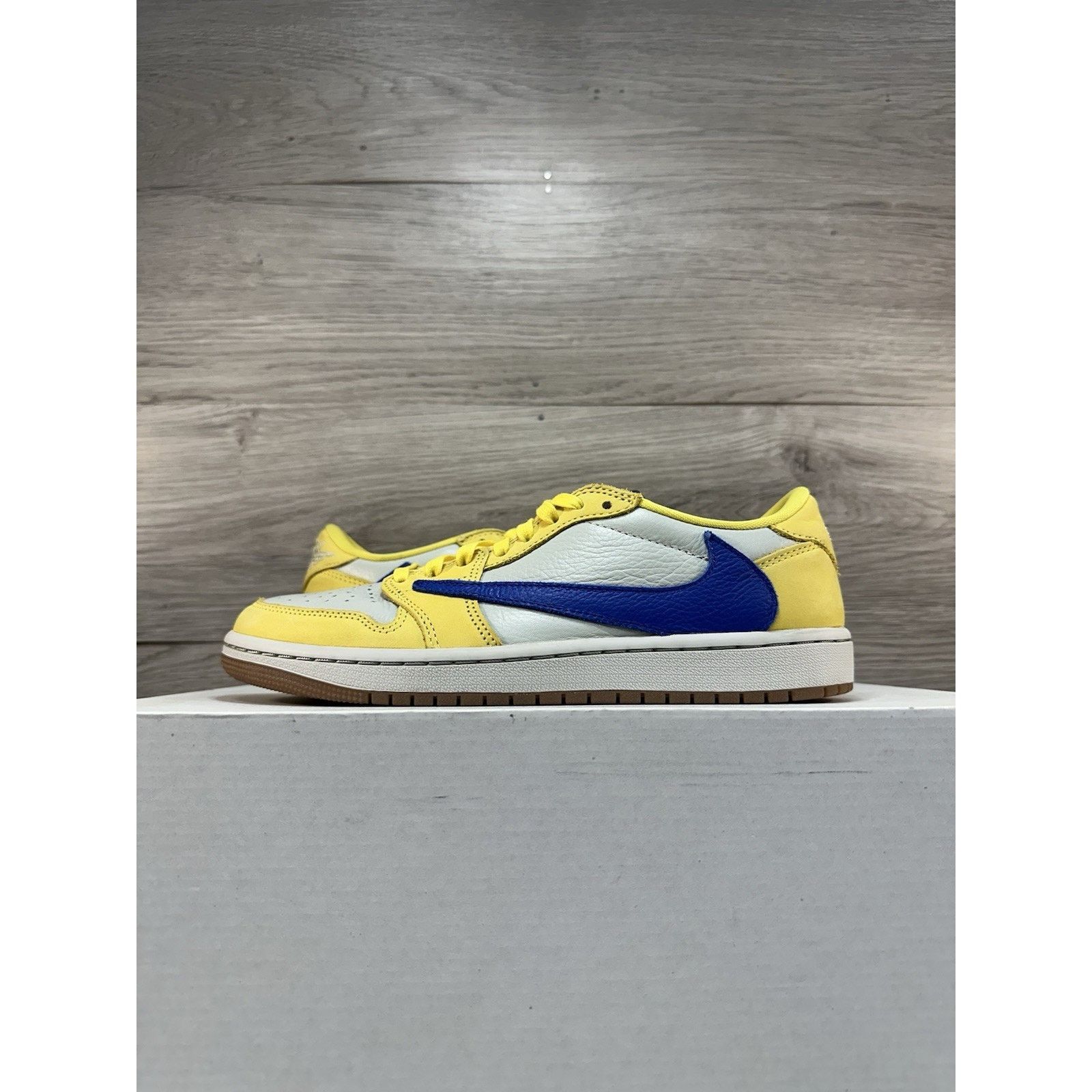 Jordan Brand × Travis Scott Travis Scott x Air Jordan 1 Retro Low Canary - Size 9w/7.5m Size US 9 / IT 39 - 1 Thumbnail