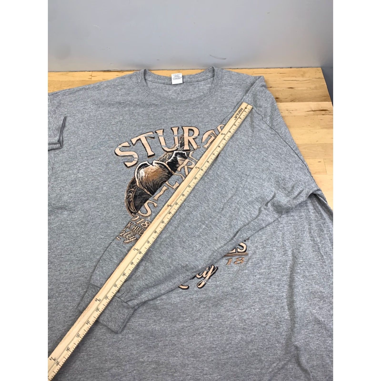 Gildan VINTAGE Sturgis 2018 Black Hills Rally Shirt Mens 2XL Gray Biker Skull Outlaw 11071 Size US XXL / EU 58 / 5 - 6 Thumbnail