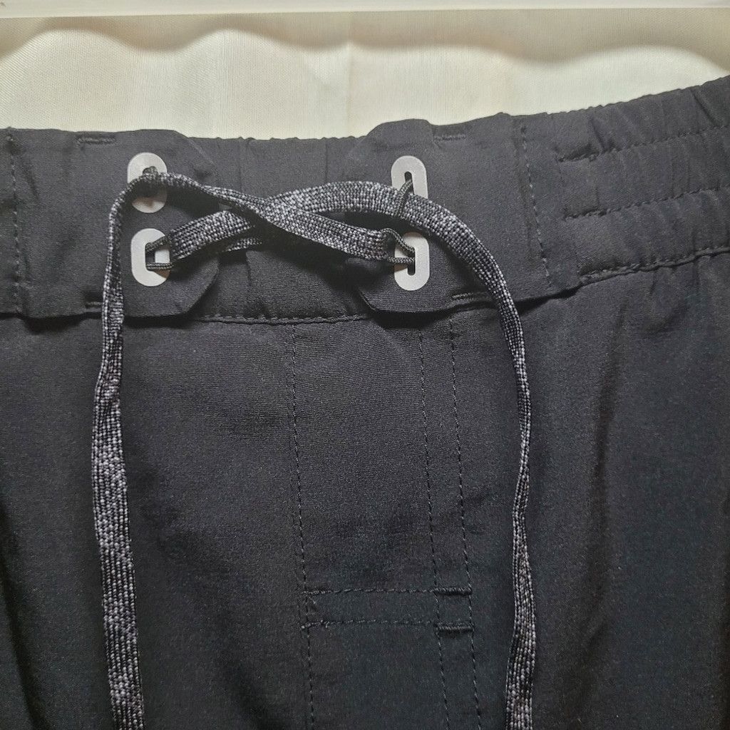 Descente Descente, womens shorts, black, elastic waist, Size 34 in. Size 40" / US 18 - 2 Thumbnail