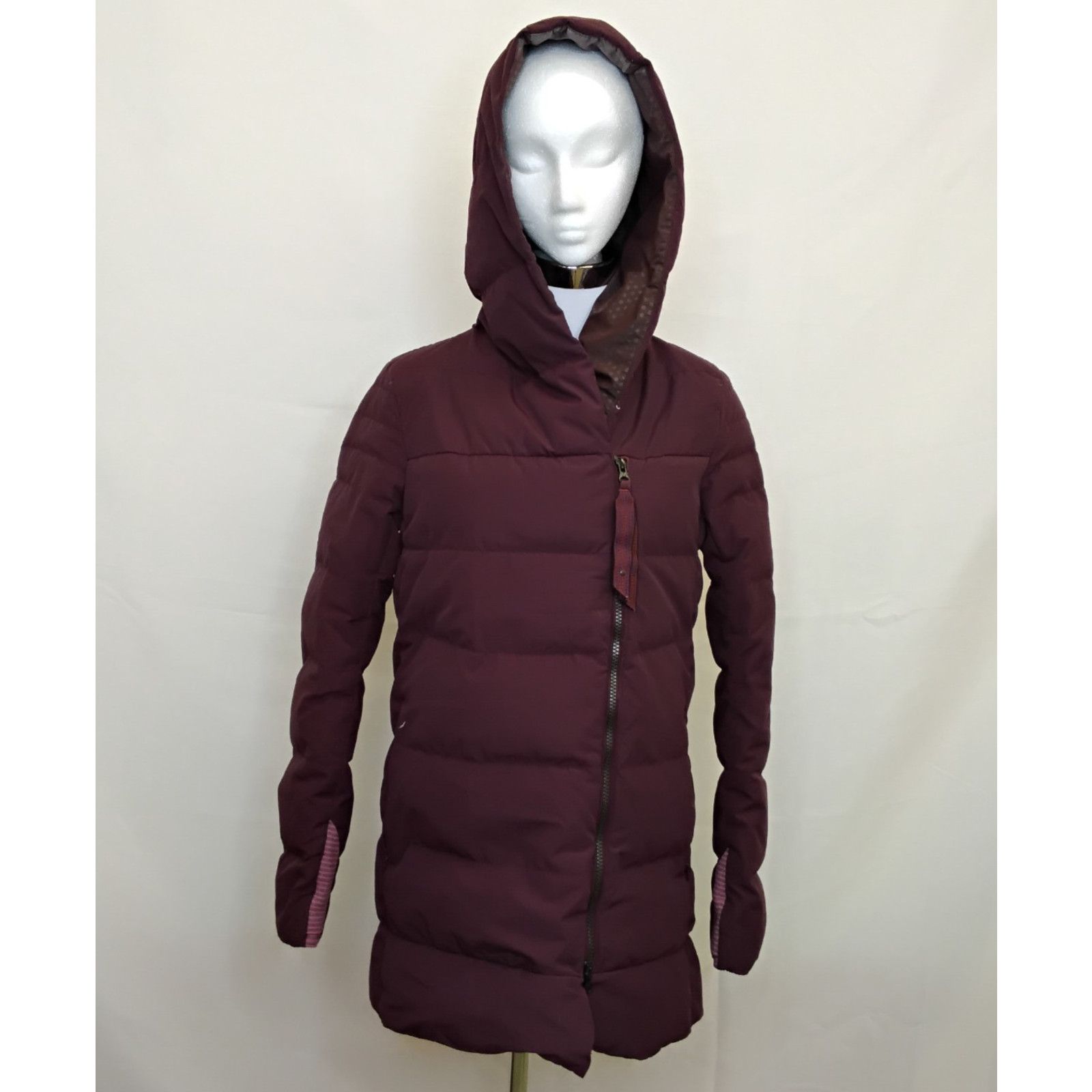 Lululemon Lululemon Down Jacket Women's 6 Maroon Red Hooded Full Zip Size M / US 6-8 / IT 42-44 - 2 Thumbnail