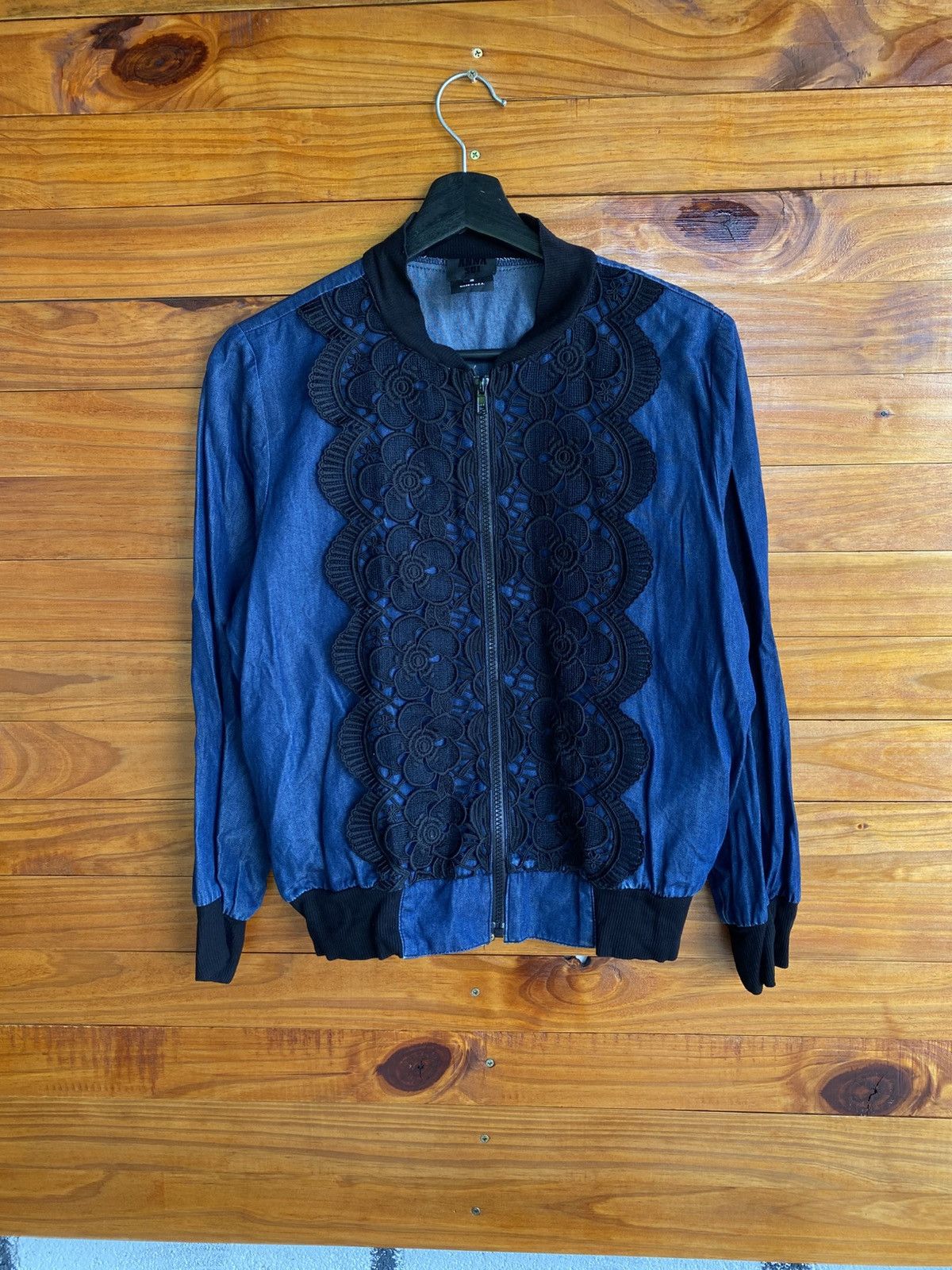 Anna Sui Vintage Anna Sui Blue Denim Jacket Black Lace Appliqué Size M / US 6-8 / IT 42-44 - 3 Thumbnail