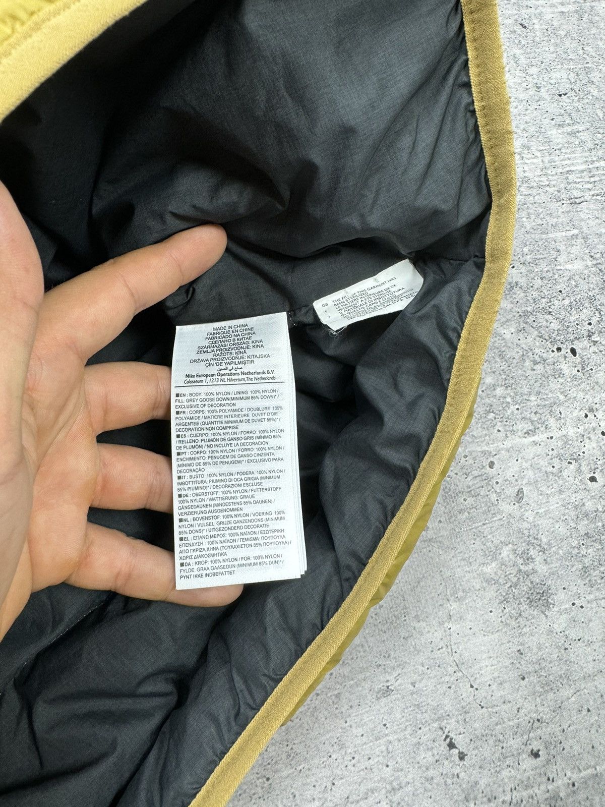 Nike Vintage Nike Y2K Style 90’s 700 Down Puffer Down Casual Vest Size US L / EU 52-54 / 3 - 16 Thumbnail
