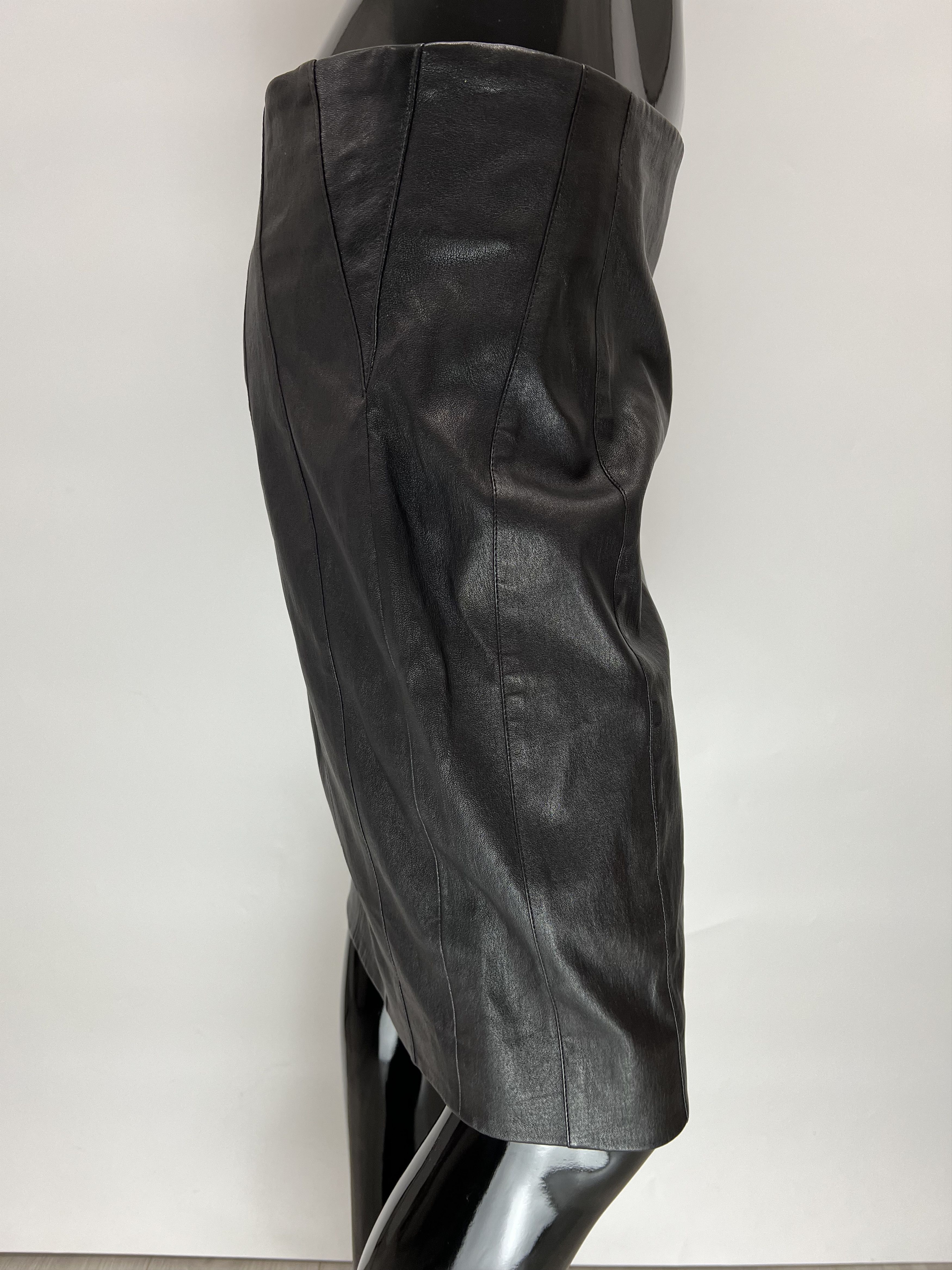Prada Prada Black Leather Midi Skirt Size IT 44 Size 30" / US 8 / IT 44 - 2 Thumbnail