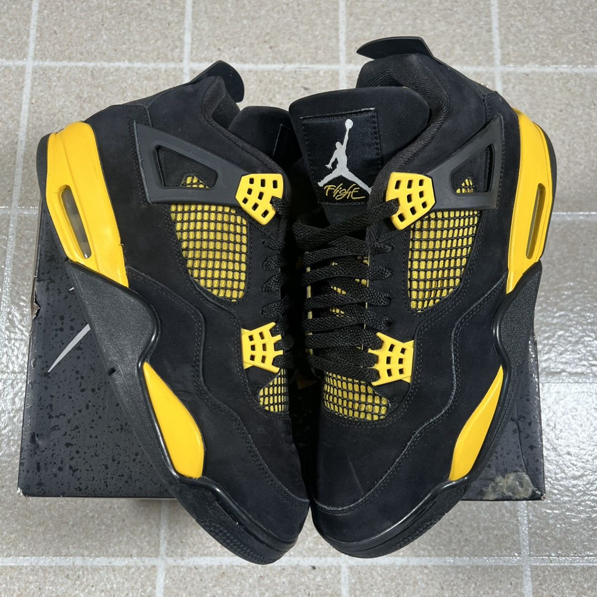 Jordan Brand Jordan 4 Retro Yellow Thunder 2023 Size 10.5 Black Size US 10.5 / EU 43-44 - 1 Thumbnail
