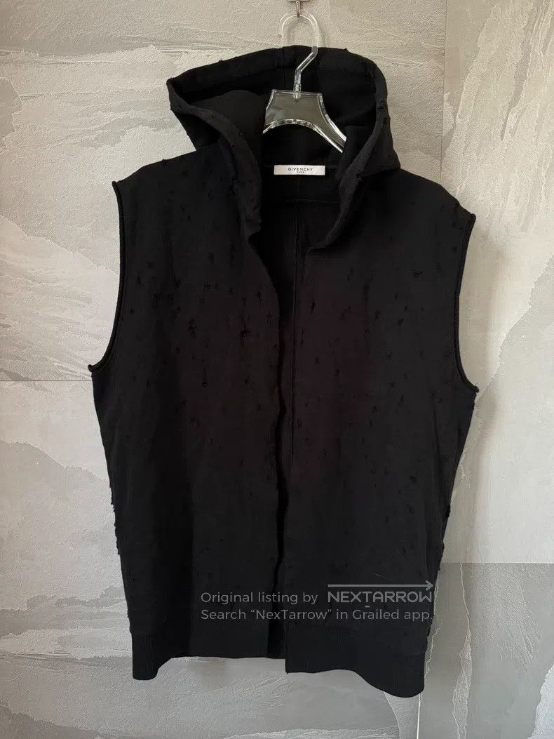 Givenchy Givenchy Hooded sweatshirt with holes and damage in black Size US S / EU 44-46 / 1 - 1 Thumbnail