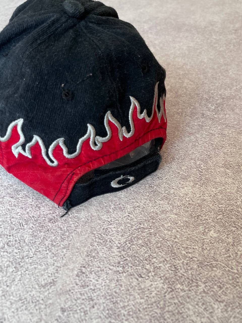 Vintage Vintage Avantgarde Flames Embroidery Oakley Style Cap Size ONE SIZE - 4 Thumbnail