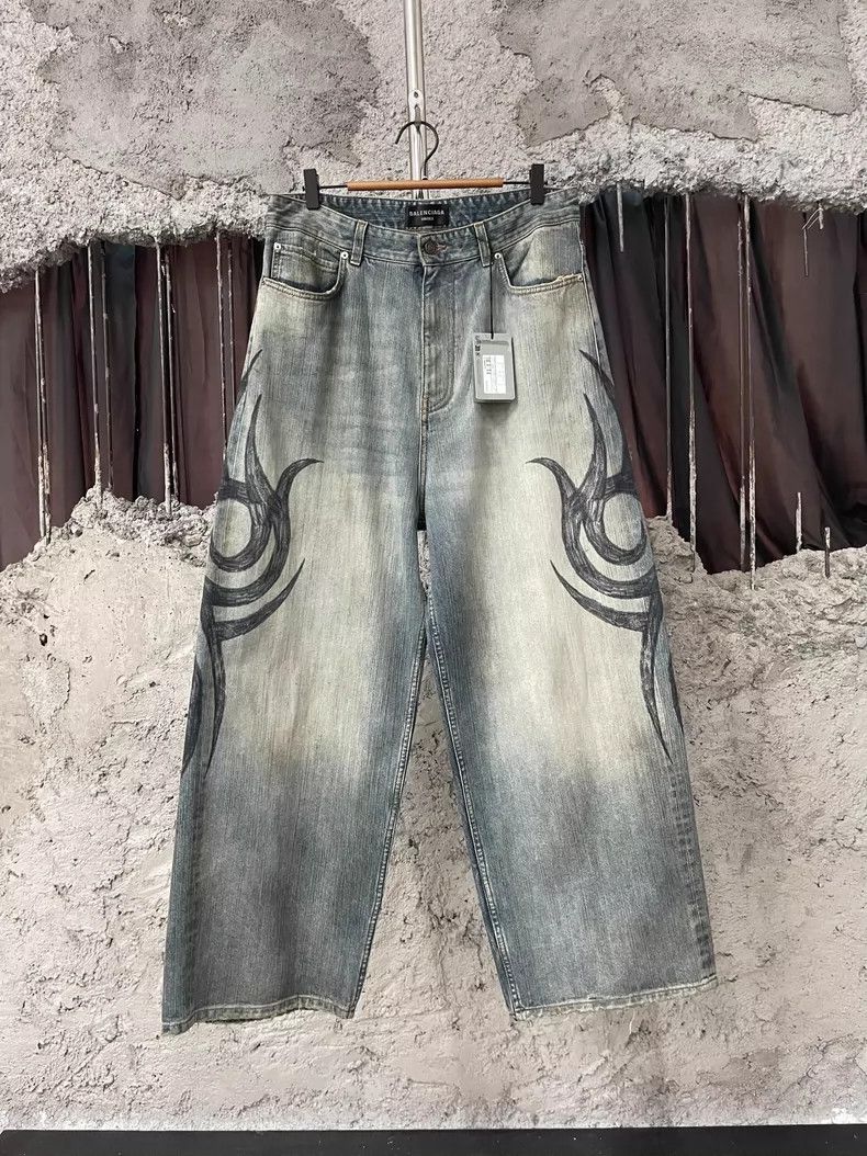 Balenciaga Balenciaga Dragon Print Denim Pants XS-dmc Size US 26 / EU 42 - 1 Thumbnail