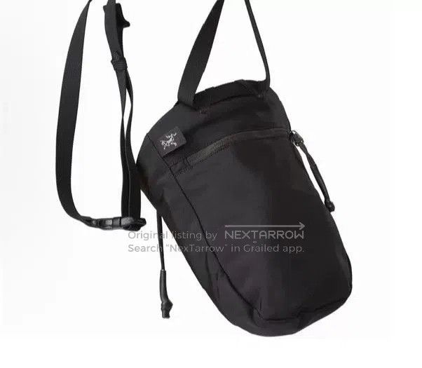 arcteryx quiver bucket bag in black.