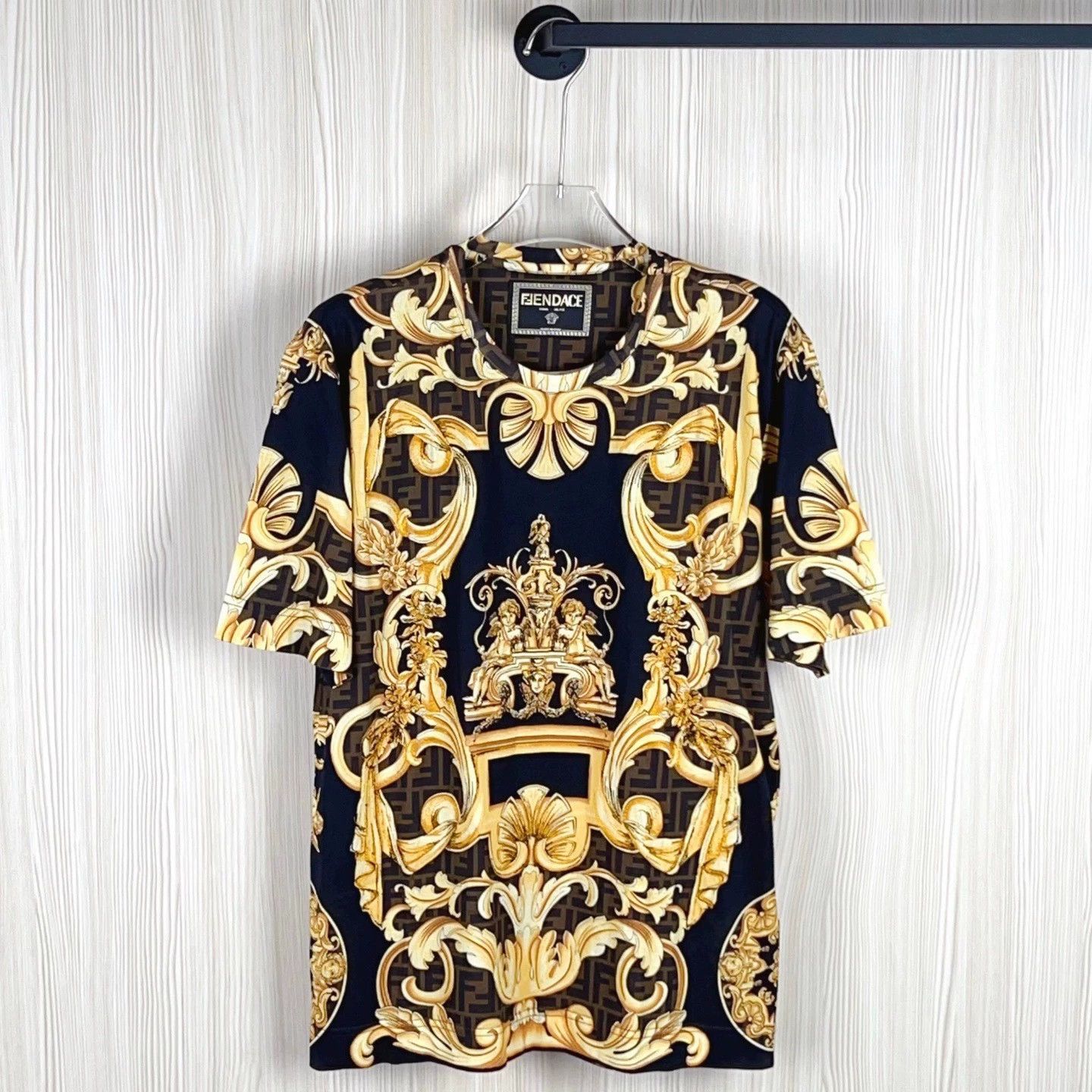 Fendi stylish fendi short sleeve shirt in size s Size US S / EU 44-46 / 1 - 1 Thumbnail