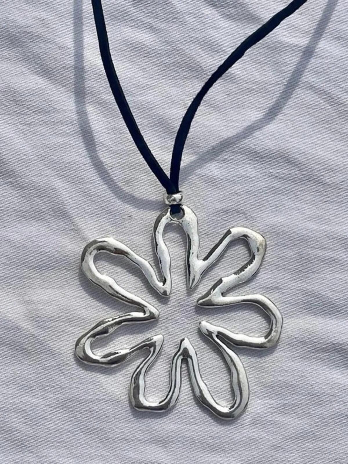 Other Silver plated spiral abstract pendant necklace Size ONE SIZE - 1 Thumbnail
