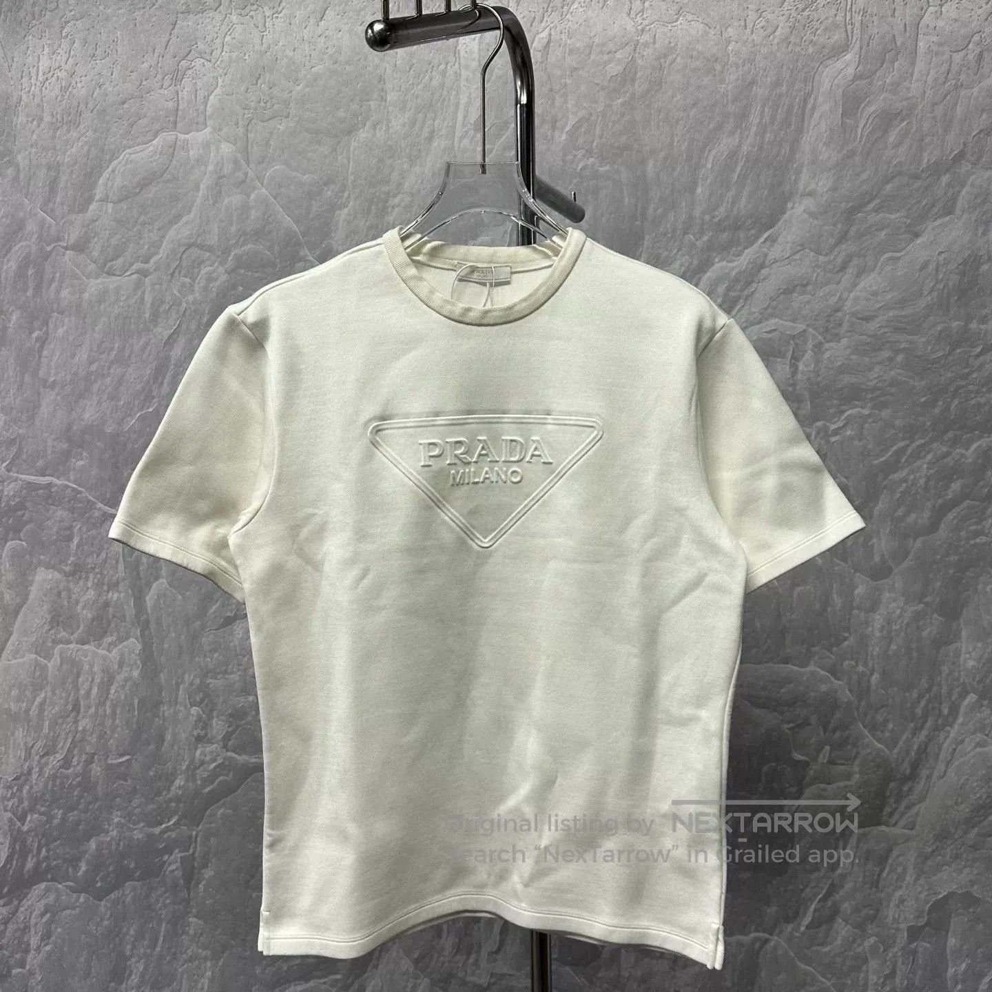 Prada prada embossed logo short sleeve t-shirt. Size US M / EU 48-50 / 2 - 1 Thumbnail