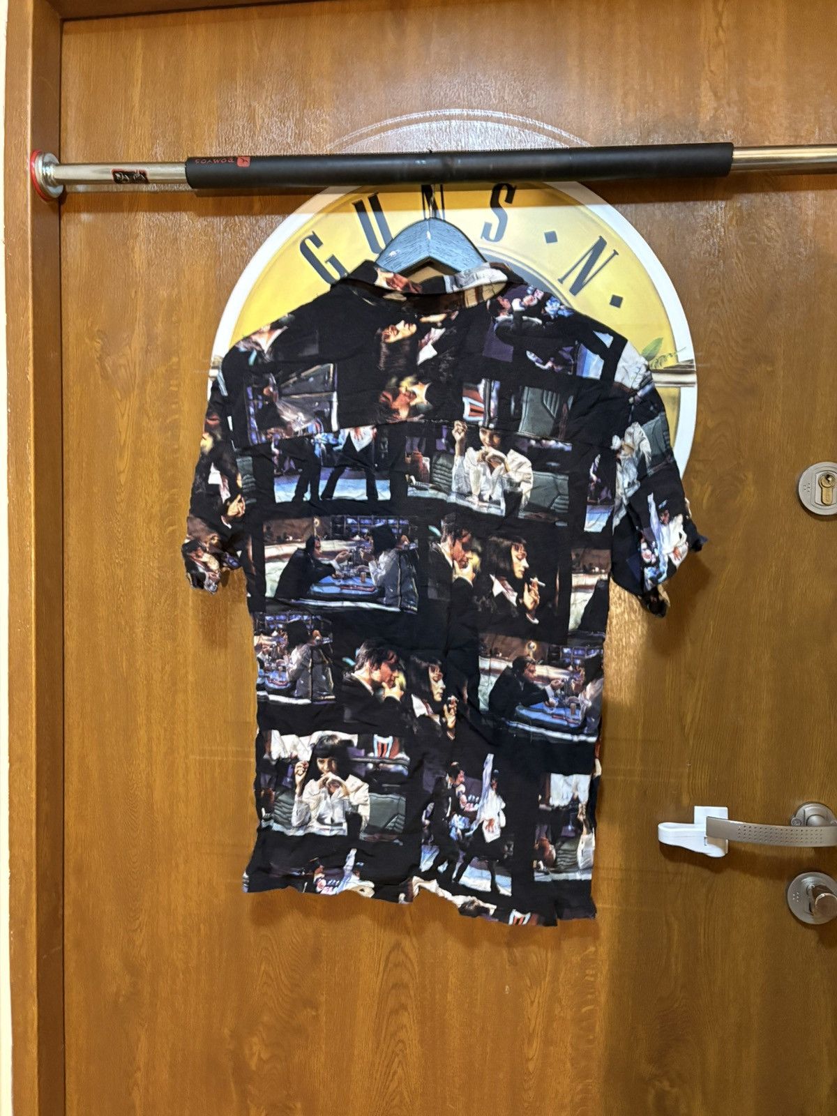 Pull & Bear licensed pulp fiction shirt Size US S / EU 44-46 / 1 - 2 Thumbnail