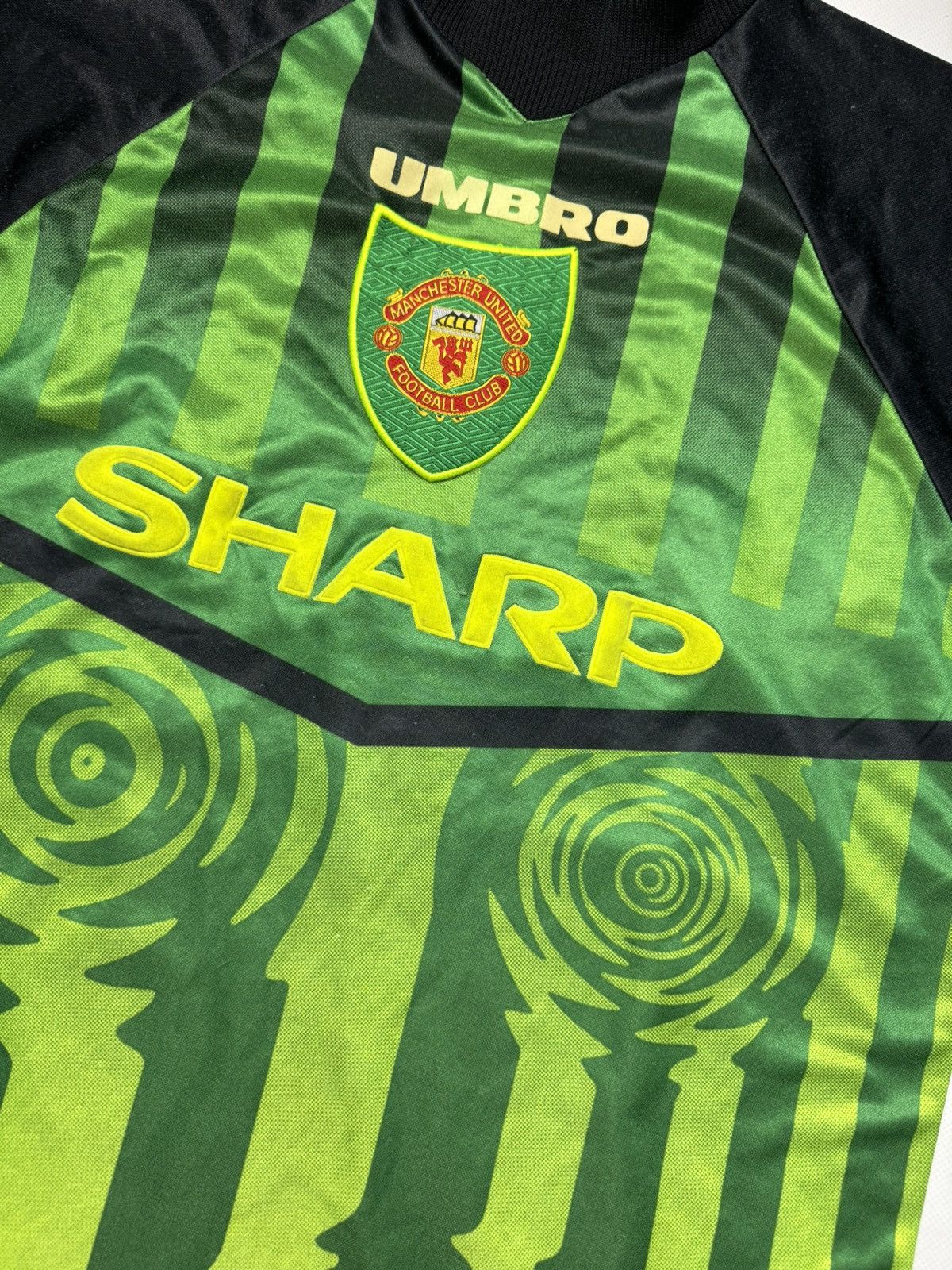 Umbro × Vintage Rare vintage Umbro Manchester United GK soccer jersey Size US S / EU 44-46 / 1 - 3 Thumbnail