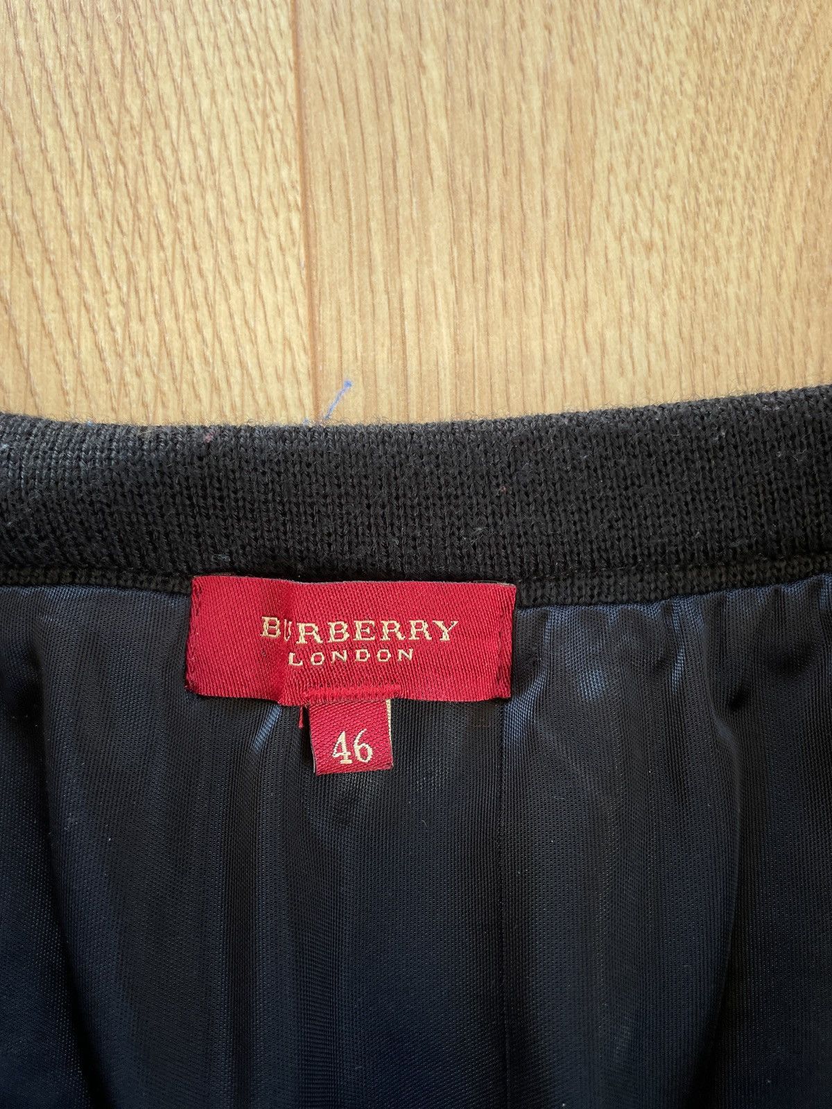 Burberry × Vintage Vintage Y2K burberry Classic Wool midi Skirt Size 32" / US 10 / IT 46 - 3 Thumbnail