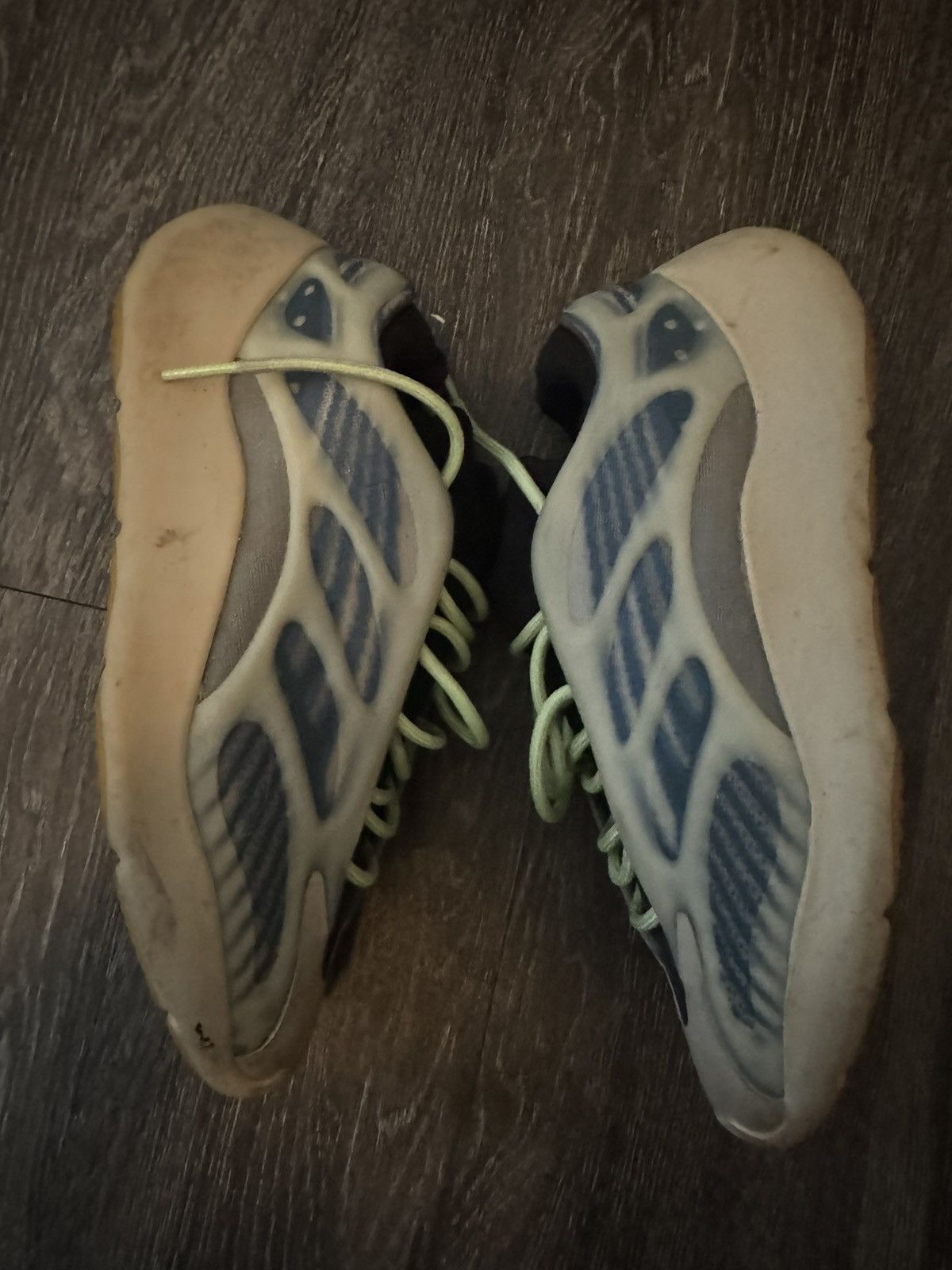 Adidas Yeezy 700 V3 Kyanite Size US 11.5 / EU 44-45 - 2 Thumbnail