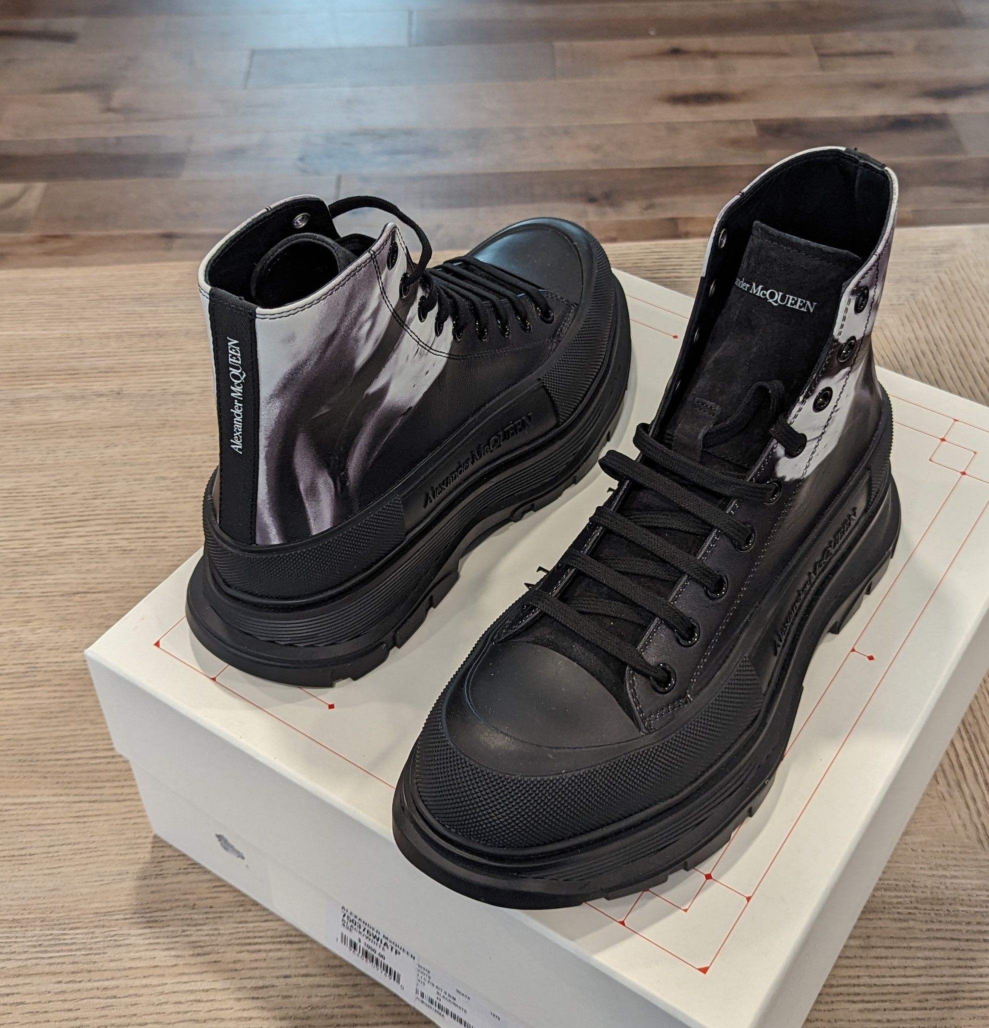 image of Alexander Mcqueen Leather Sneakers Black/natural 45 Us 12, Men's