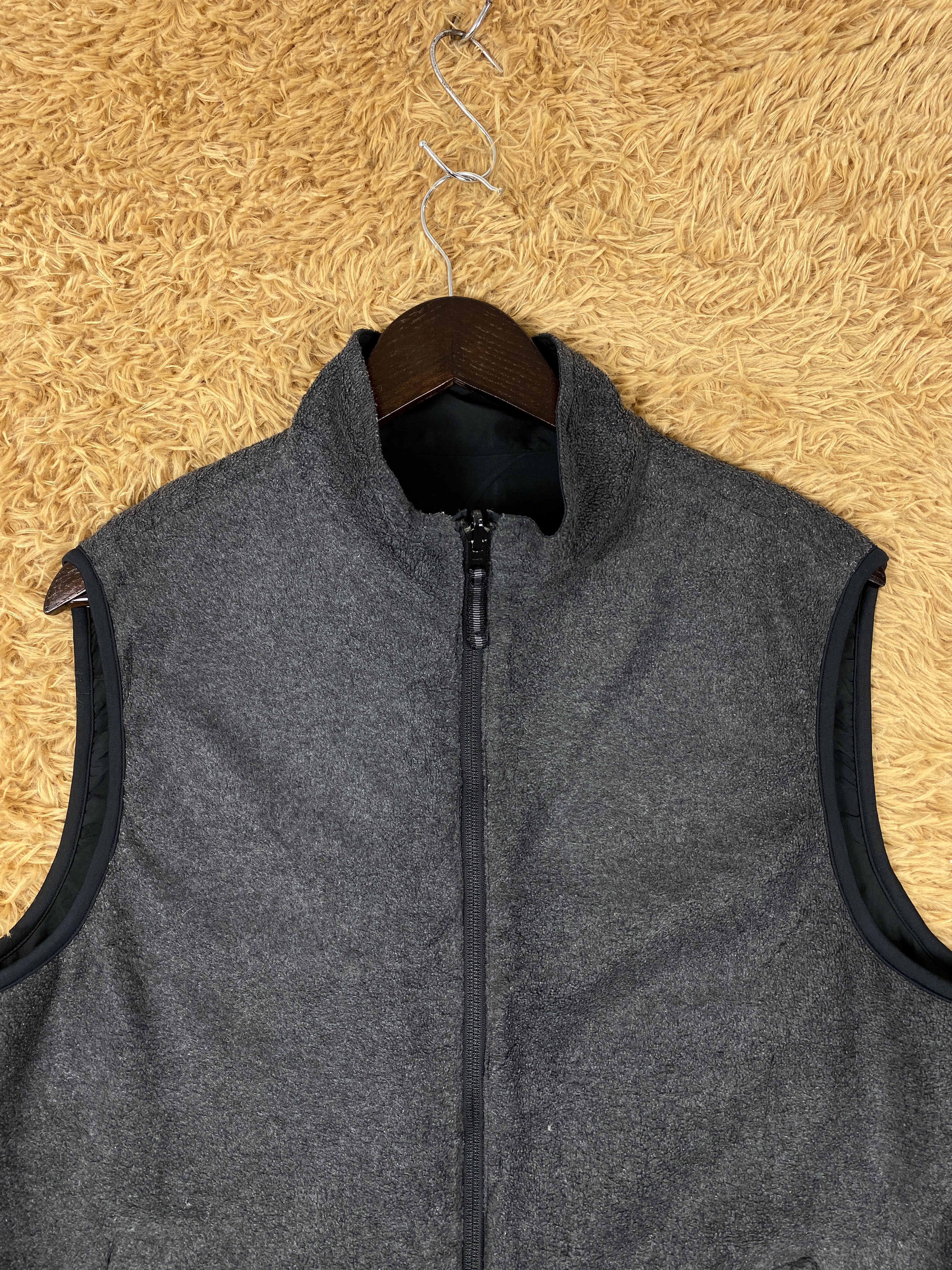 Uniqlo Vintage Uniqlo Reversible Fleece Vest Size US S / EU 44-46 / 1 - 2 Thumbnail