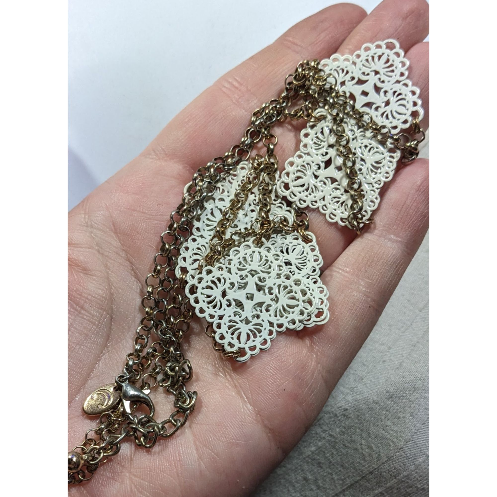 Other Charming Charlie White And Gold Tone Floral Filigree Station Size ONE SIZE - 3 Thumbnail