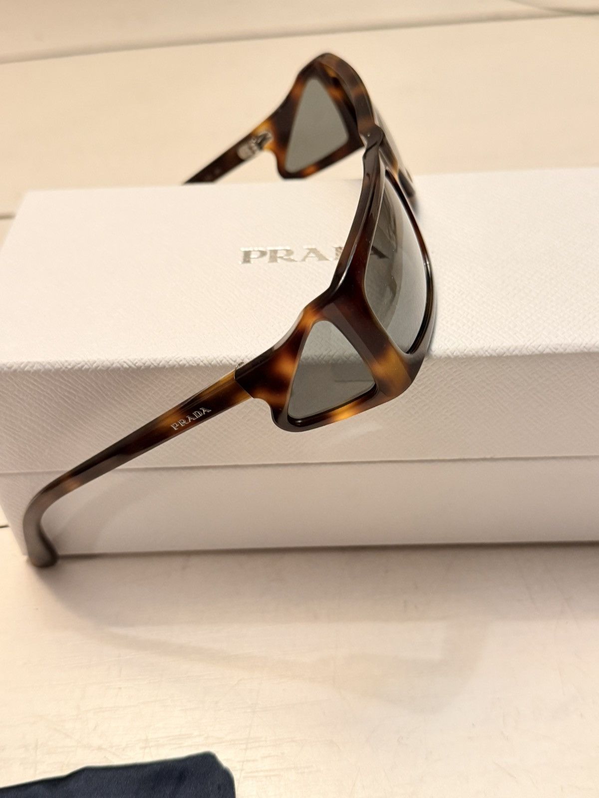 Prada Prada Runway SPRB03 Sunglasses Side Lenses Tortoise Shell Size ONE SIZE - 4 Thumbnail