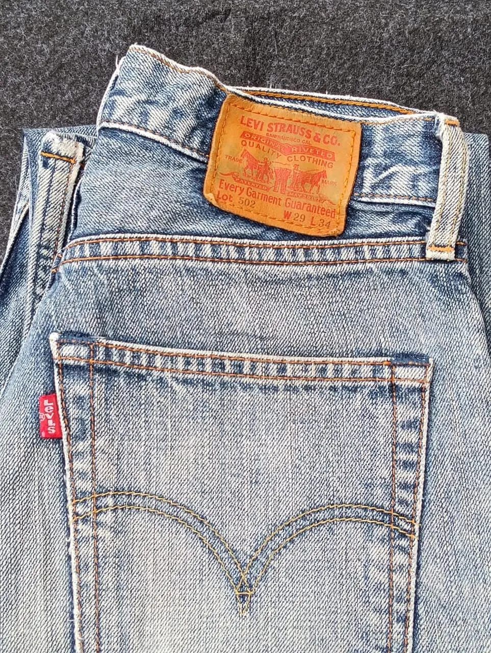 Levi's Vintage Clothing LEVI'S 502 Regular Tapered Light Wash Jeans - Great Fade. Size US 28 / EU 44 - 6 Thumbnail