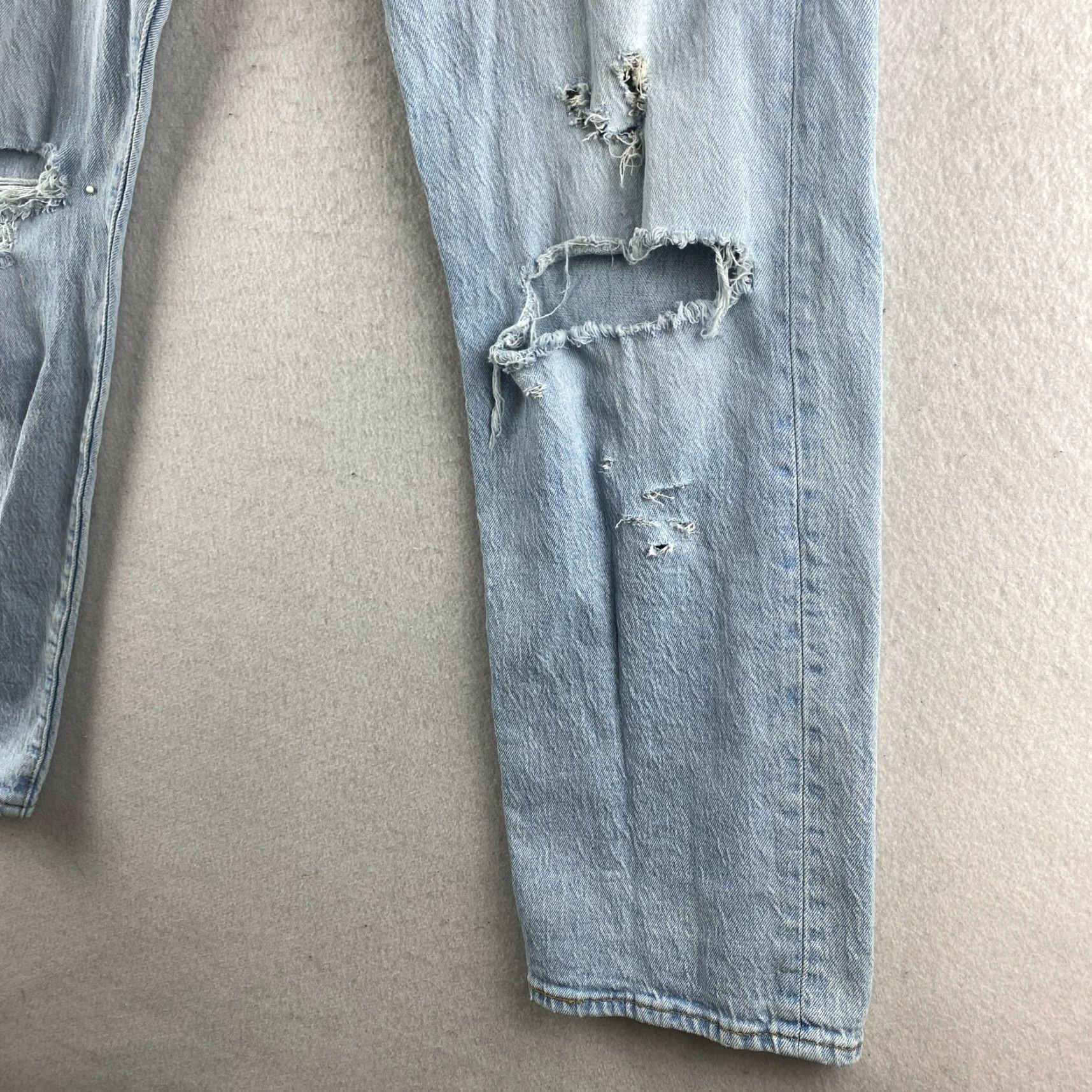 Levi's VINTAGE Levi's 501 Jeans Mens 33 Blue Distressed Button-Fly Straight 5-Pocket Style Modern Size US 33 - 6 Thumbnail