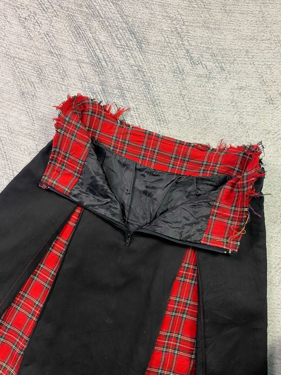14th Addiction × Le Grande Bleu (L.G.B.) Punk Style Tartan Red Black Pleated Skirt Size 26" / US 2 / IT 38 - 5 Thumbnail