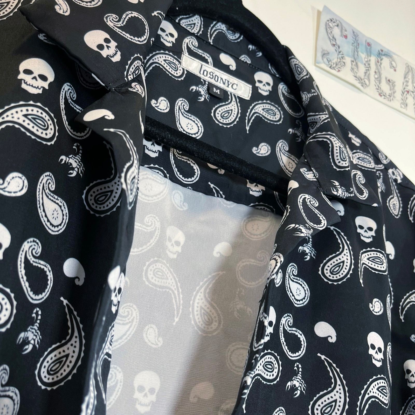 Other •NWOT• ISOSNYC Silk Black w/ skulls paisley button up Medium Size US M / EU 48-50 / 2 - 6 Thumbnail