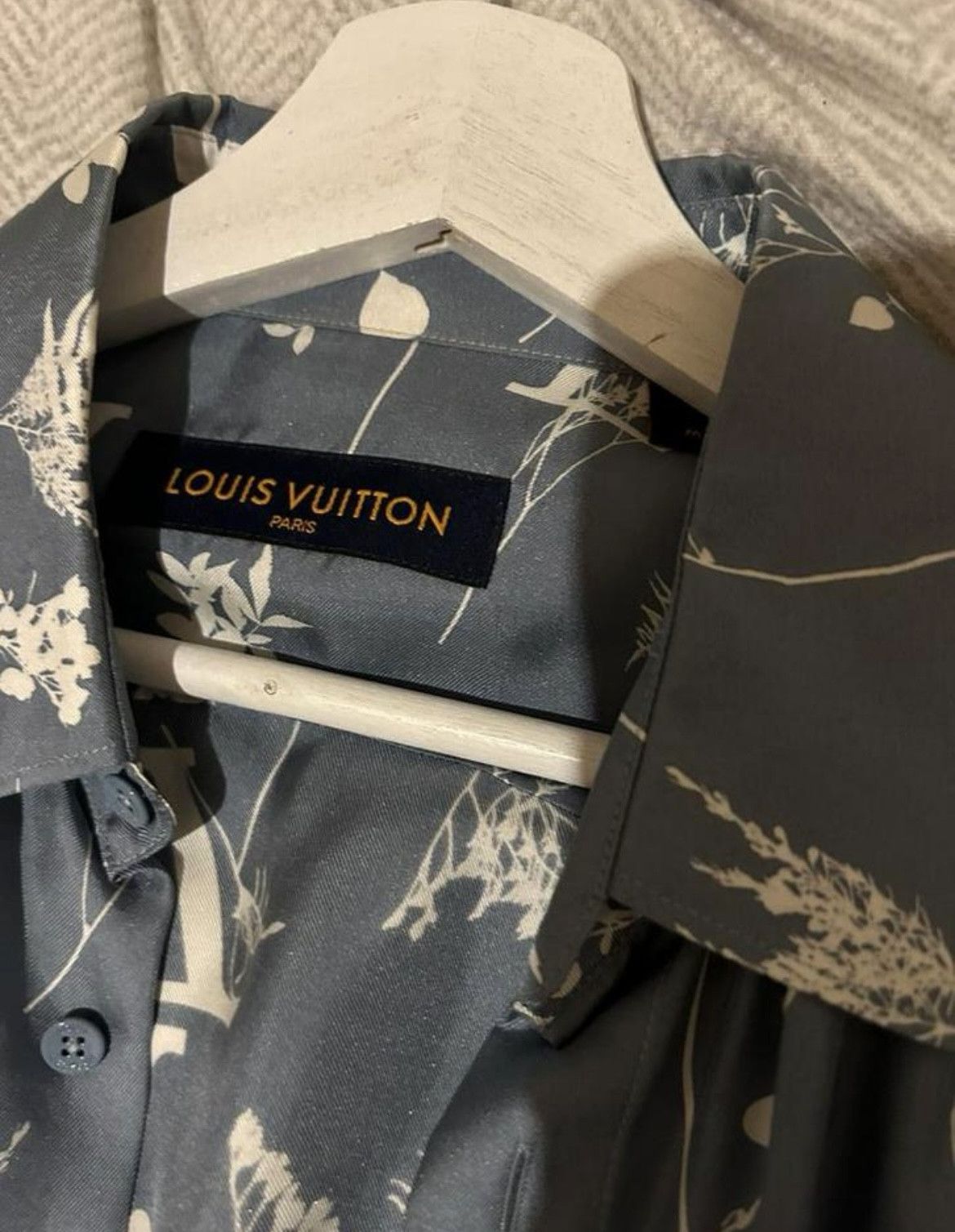 Louis Vuitton Louis vuitton silk shirt leaf size 44 Size US S / EU 44-46 / 1 - 4 Thumbnail