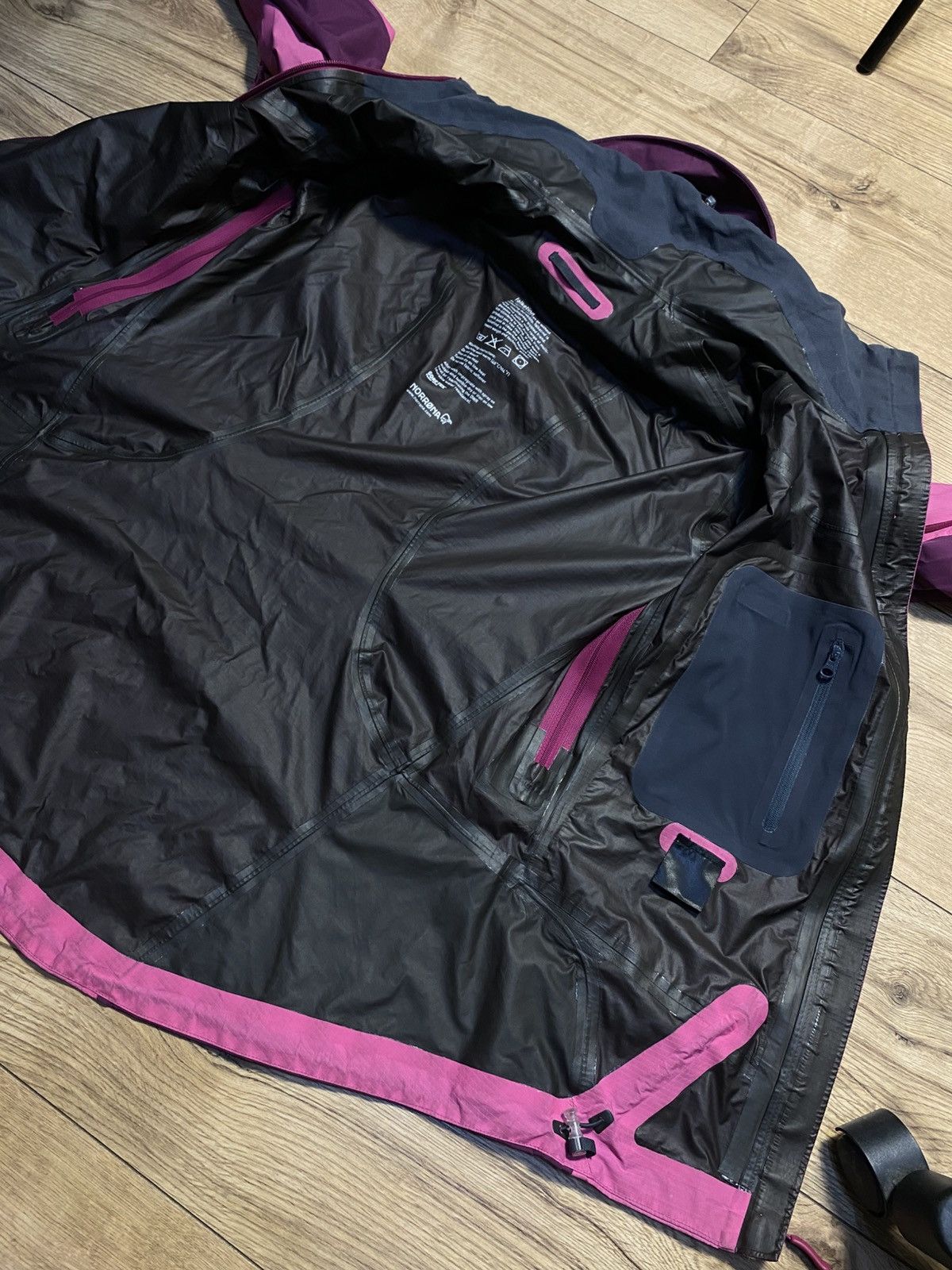 Norrona Norrona Falketind Gore-Tex Jacket Women’s Size S Size S / US 4 / IT 40 - 14 Thumbnail