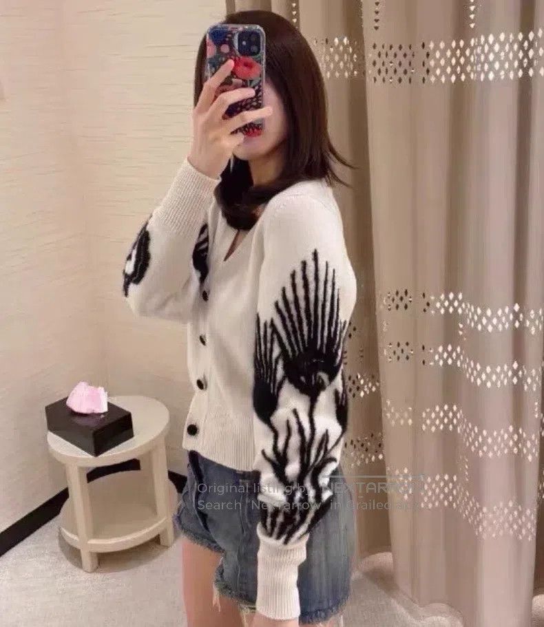 Chanel Chanel White arm wings cashmere V-neck single-breasted lon Size XXS / US 00 / IT 34 - 8 Thumbnail