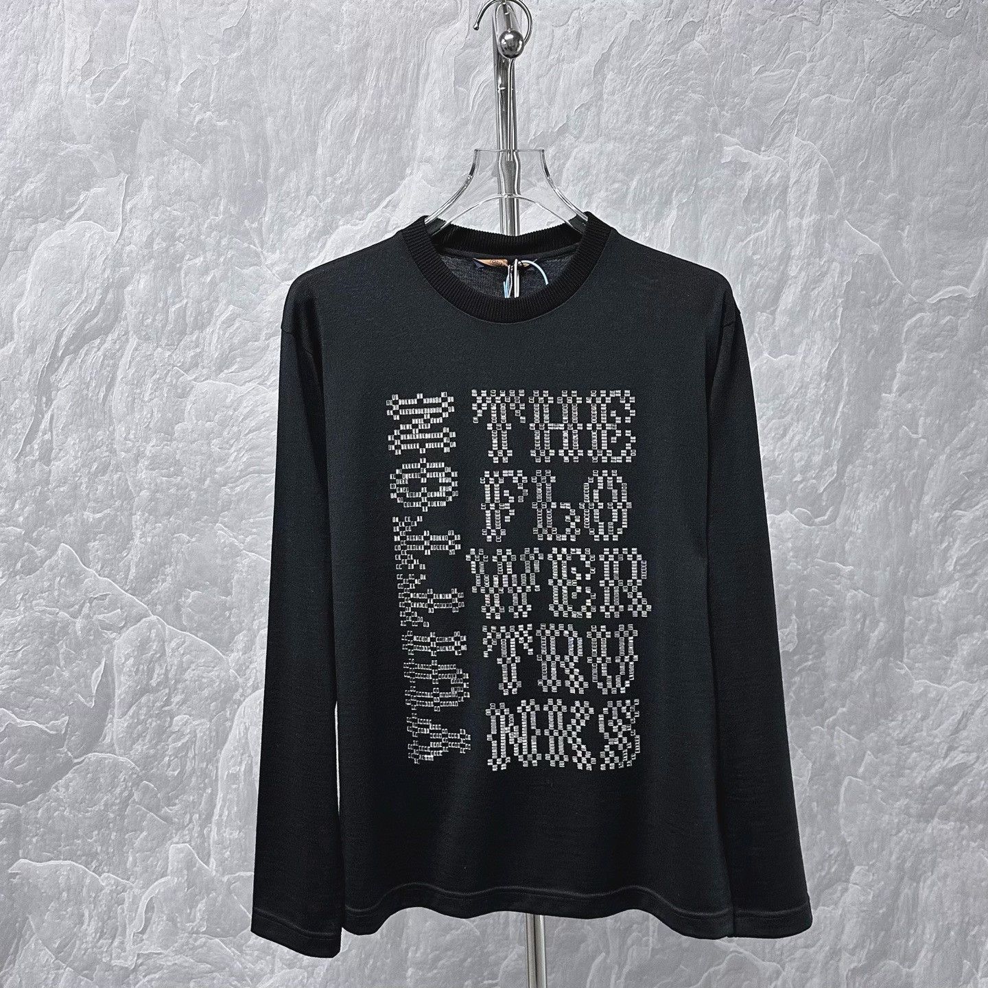 Louis Vuitton louis vuitton long sleeve logo t-shirt Size M / US 6-8 / IT 42-44 - 1 Thumbnail
