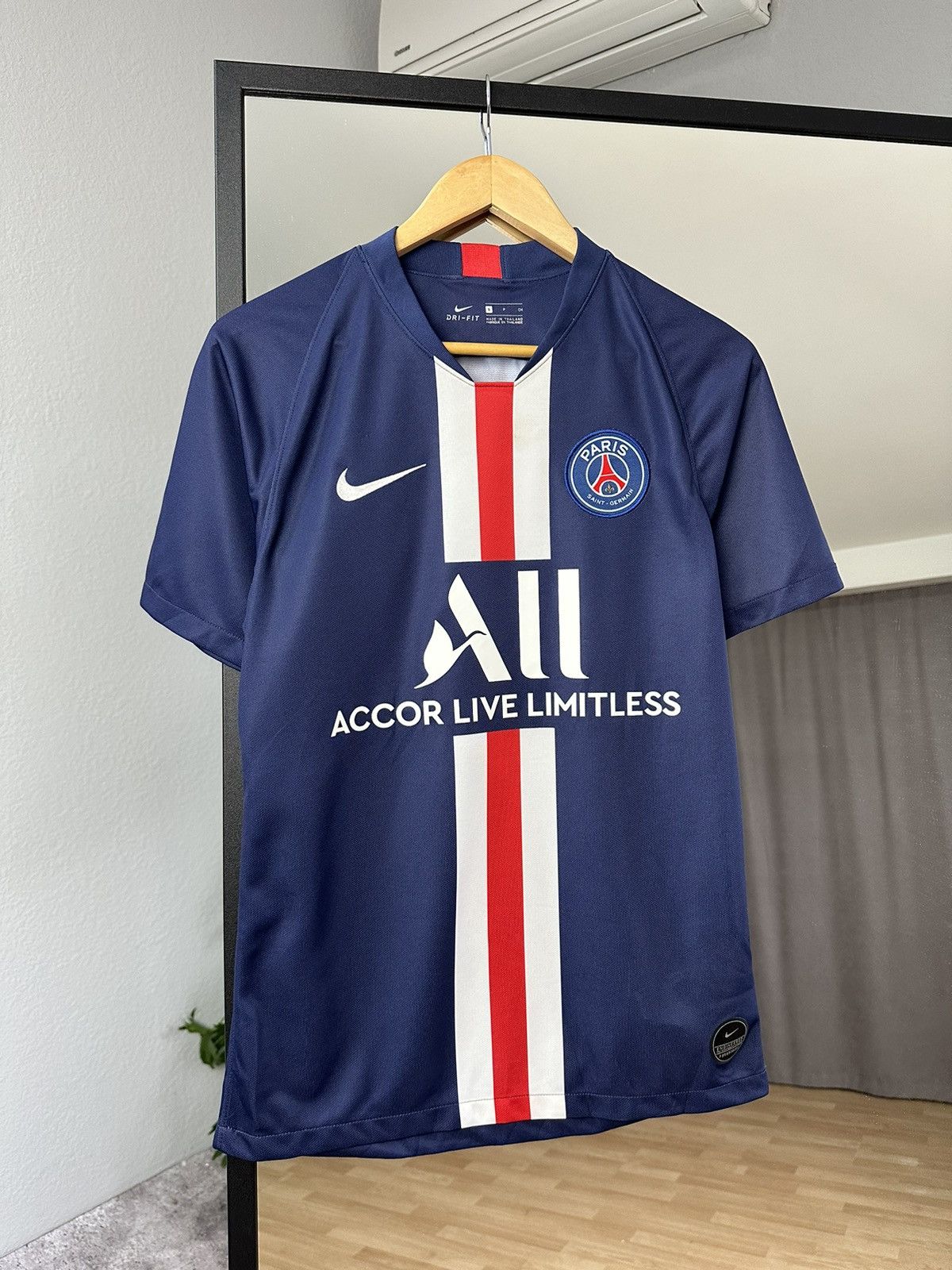 Vintage Vintage Nike PSG 2019/20 Home Jersey Paris Saint Germain Size US S / EU 44-46 / 1 - 1 Thumbnail