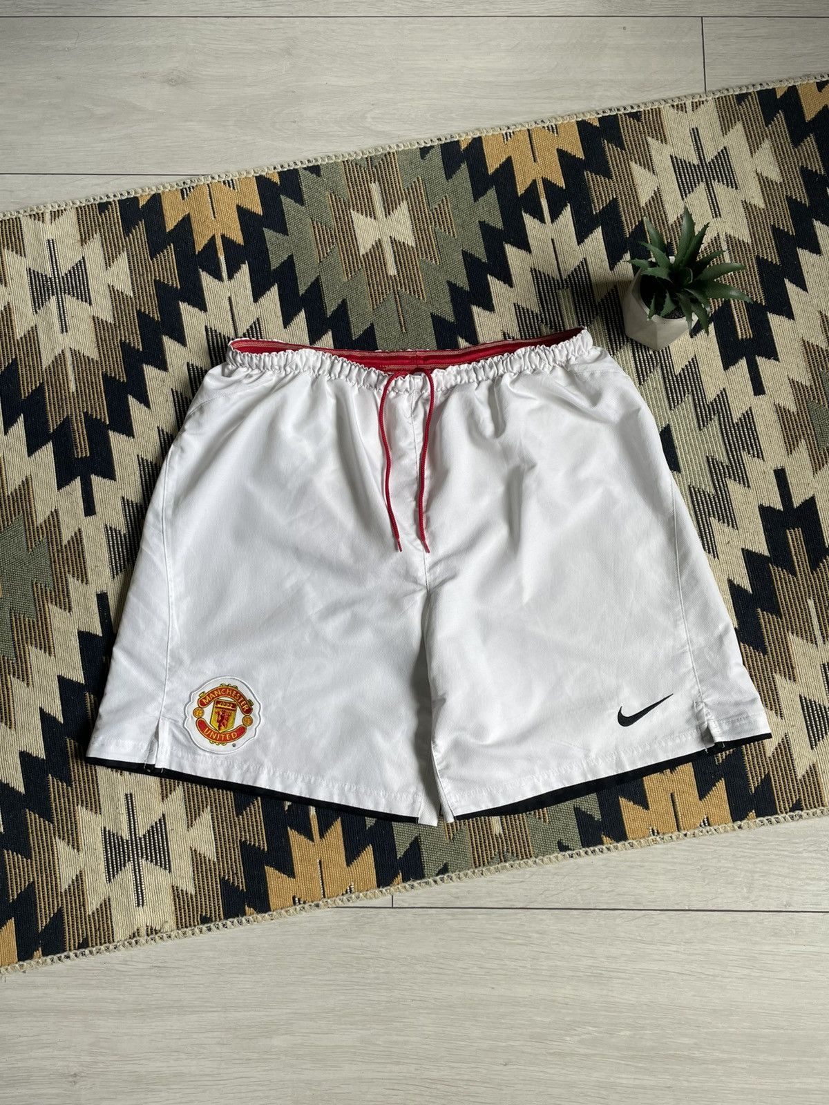 Nike × Vintage Vintage Nike Manchester United Soccer Shorts Size US 32 / EU 48 - 1 Thumbnail