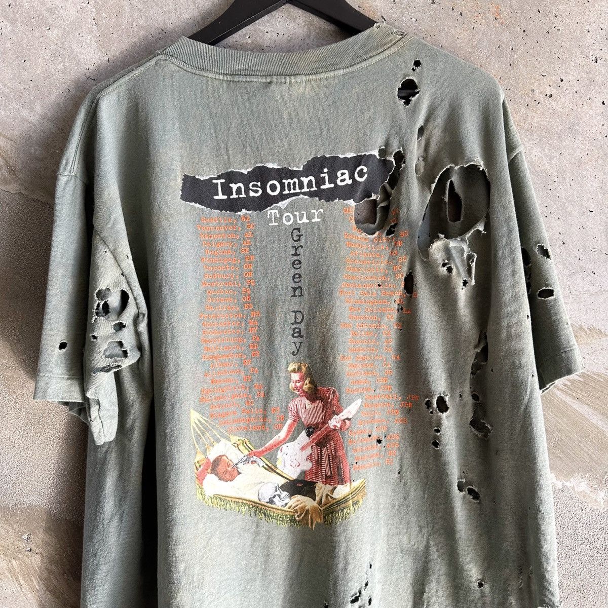Band Tees 90’s THRASHED Green Day “INSOMNIAC” T-Shirt Size US XL / EU 56 / 4 - 4 Thumbnail
