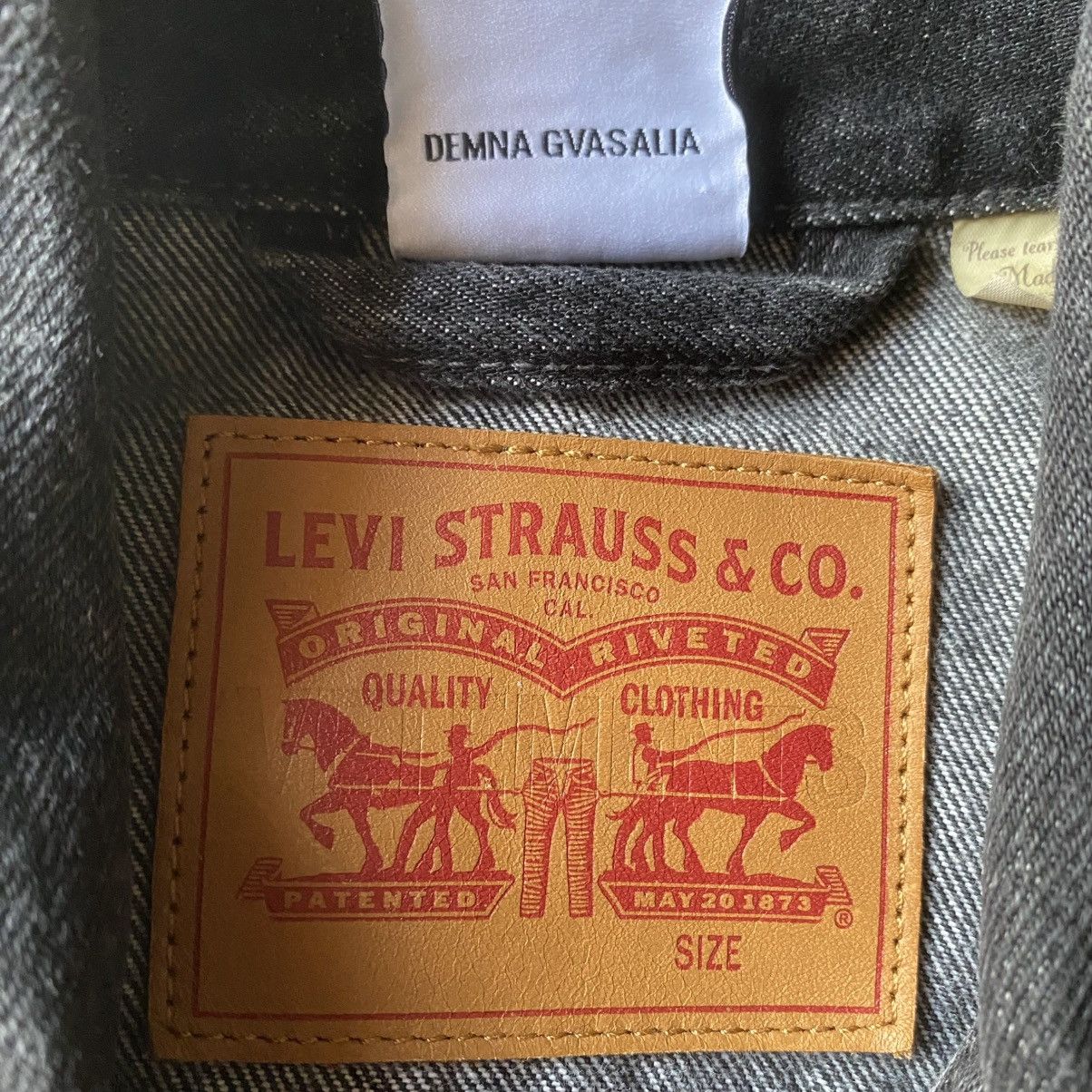 Levi's × Vetements Fall18 Deconstructed Denim Jacket Size S / US 4 / IT 40 - 10 Thumbnail